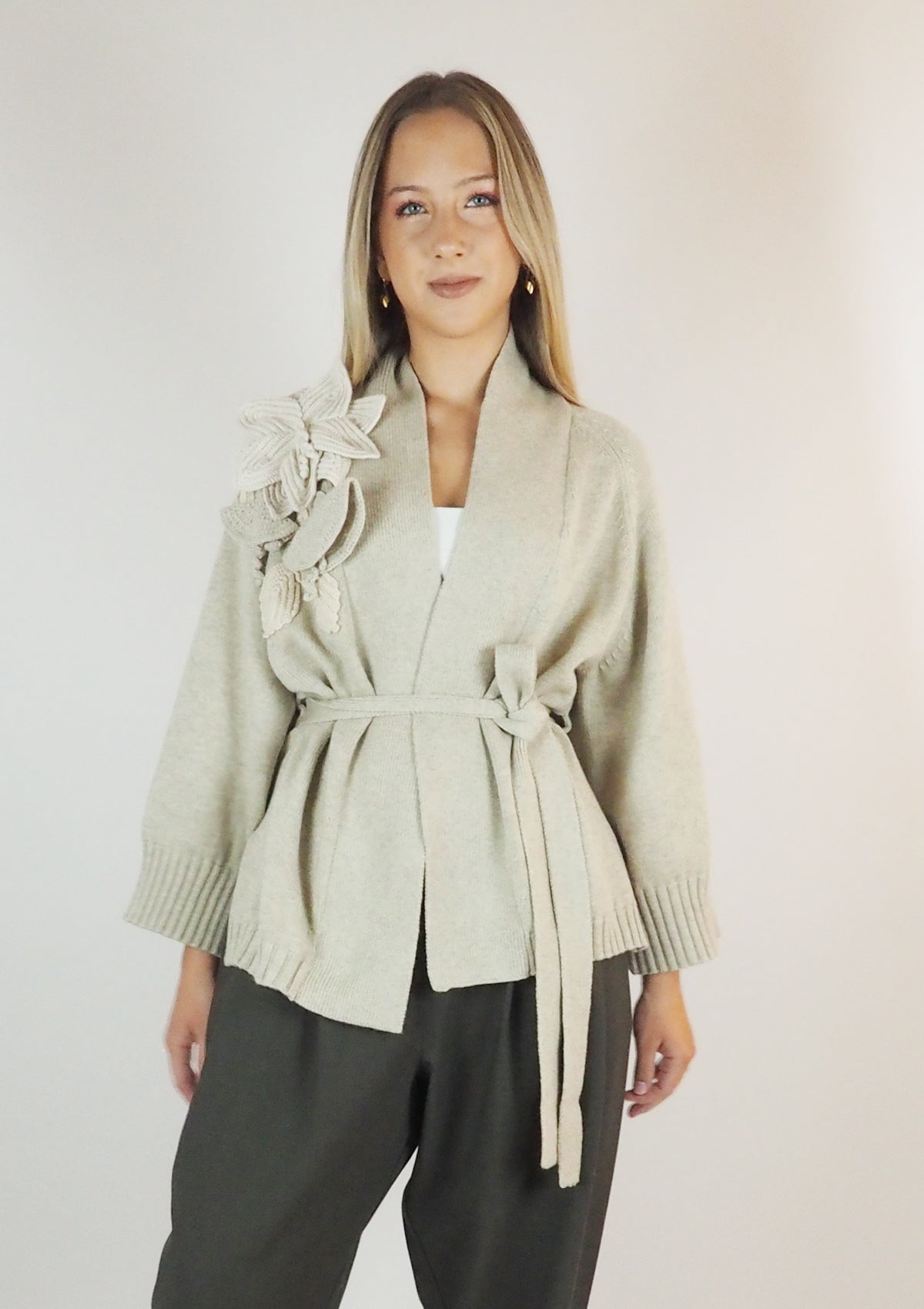Damen Wickelcardigan mit gestricktem Dekor in Ivory Damen Cardigan Psophia 