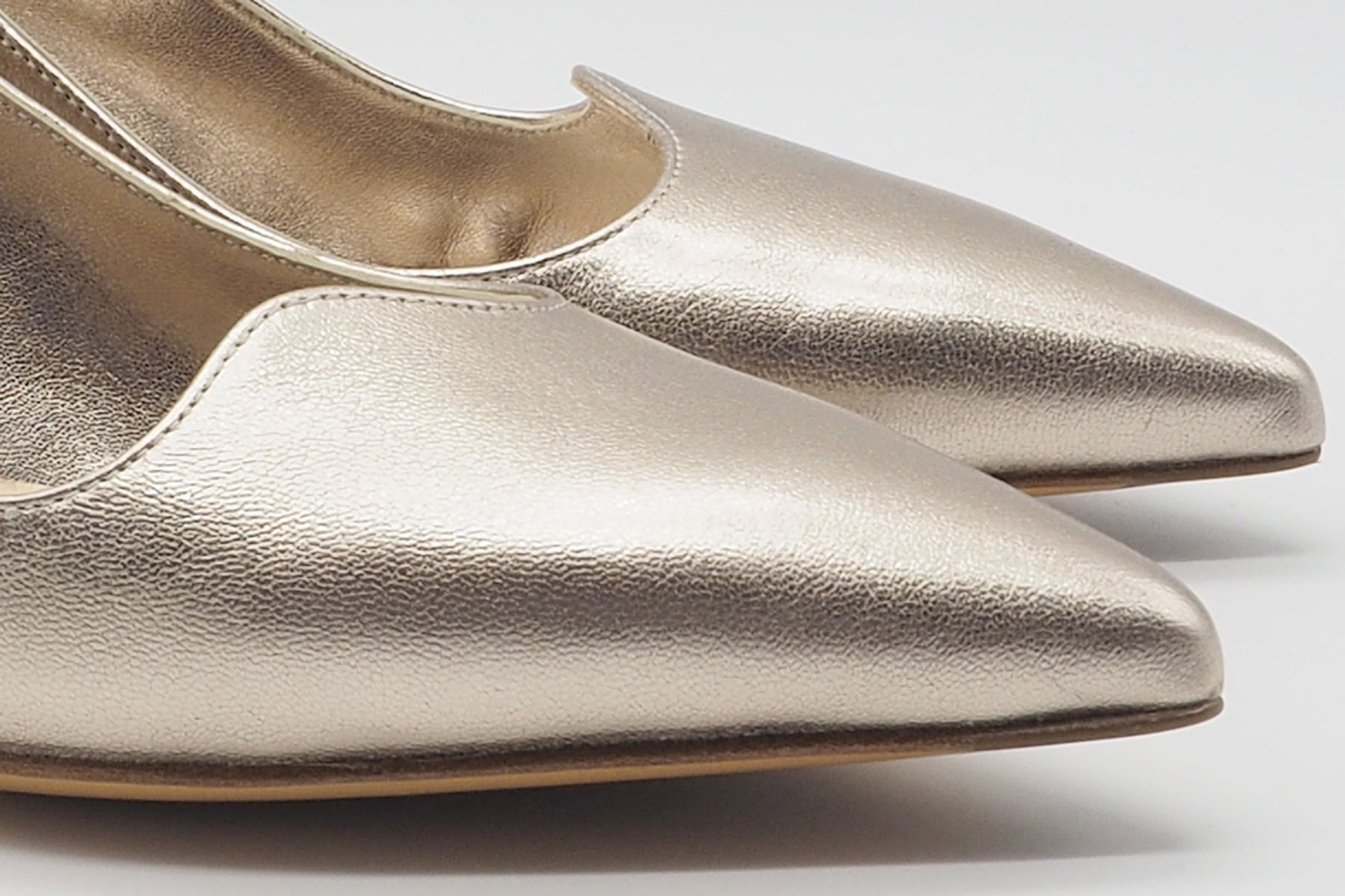 Eleganter spitzer Damen Sling in Metallicleder Platin - 5 cm Absatz Damen Pumps & Slings Mara Bini 