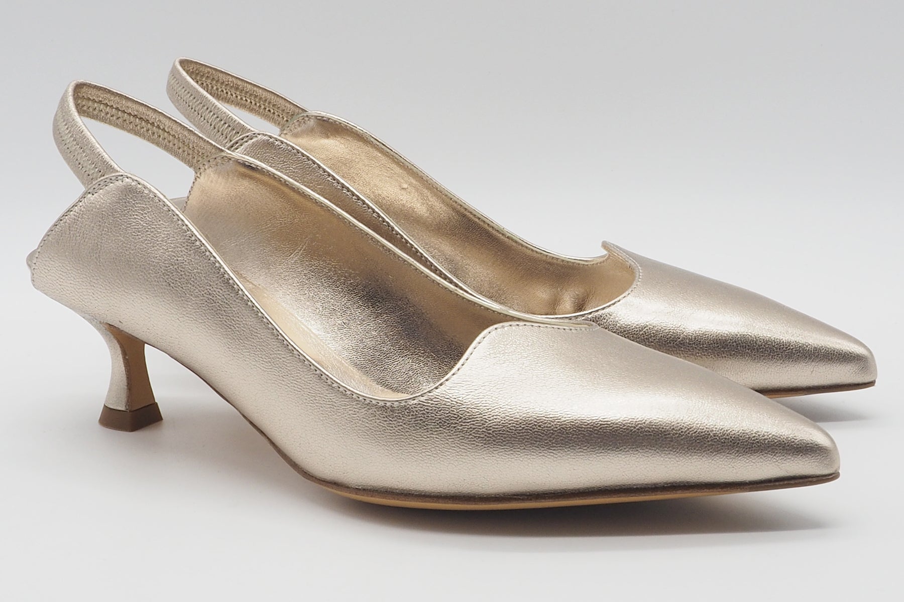 Eleganter spitzer Damen Sling in Metallicleder Platin - 5 cm Absatz Damen Pumps & Slings Mara Bini 