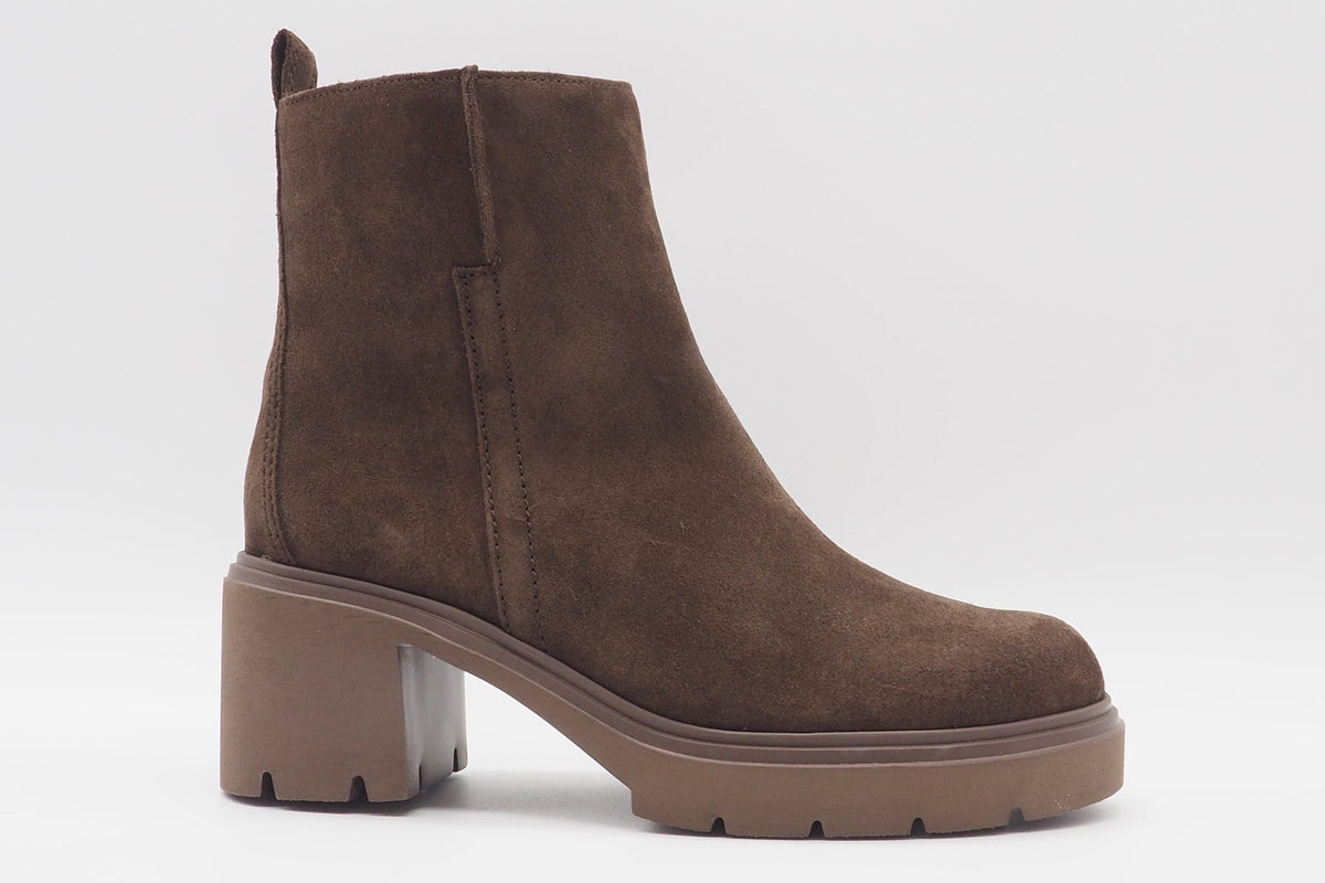 Feminine Damen Stiefelette aus Veloursleder in Braun mit Trotteurabsatz Damen Stiefeletten Gabor 
