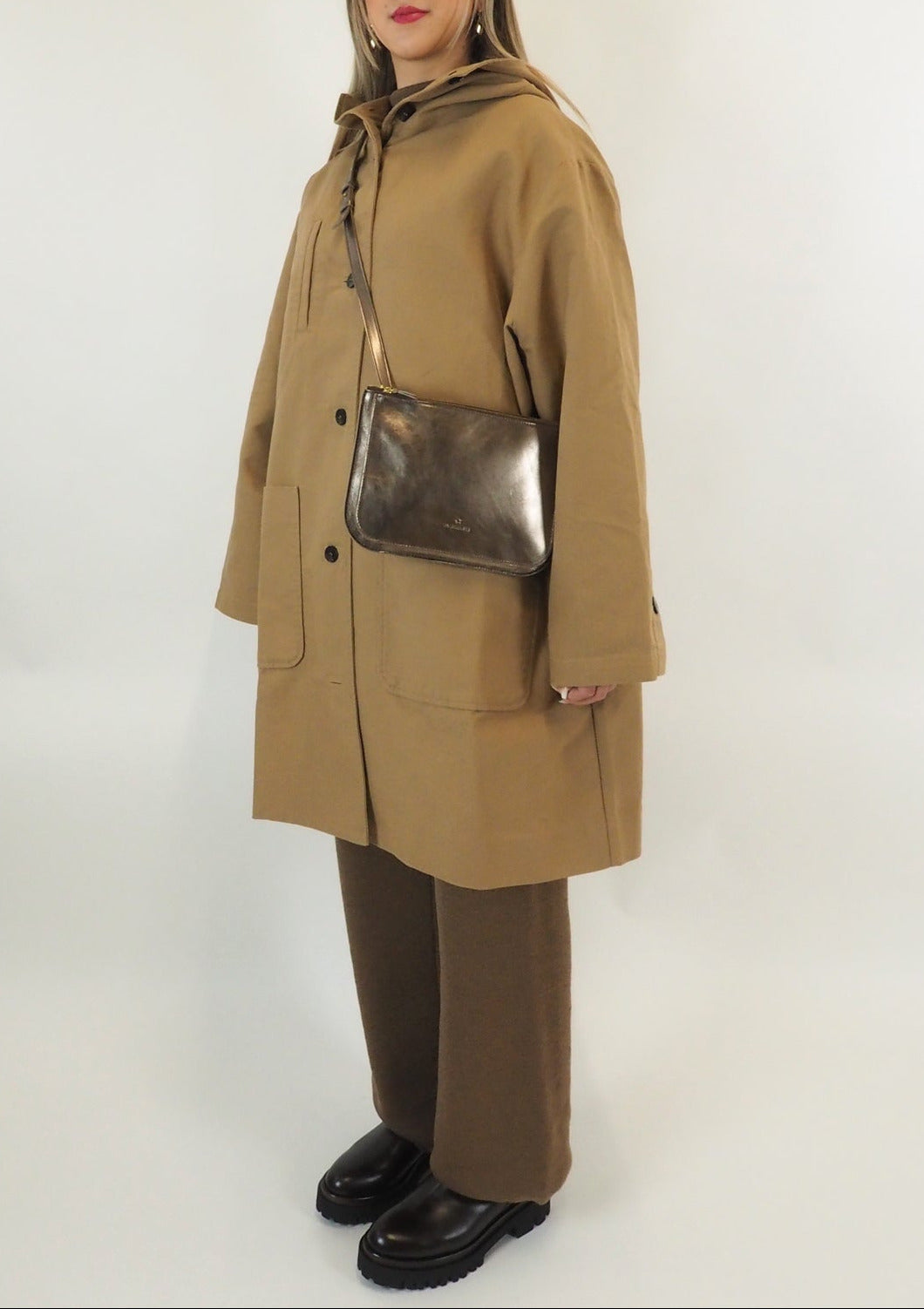 Flache Crossbodybag aus Naturleder in Bronze Taschen Crossbody & Schultertaschen Il Bisonte 