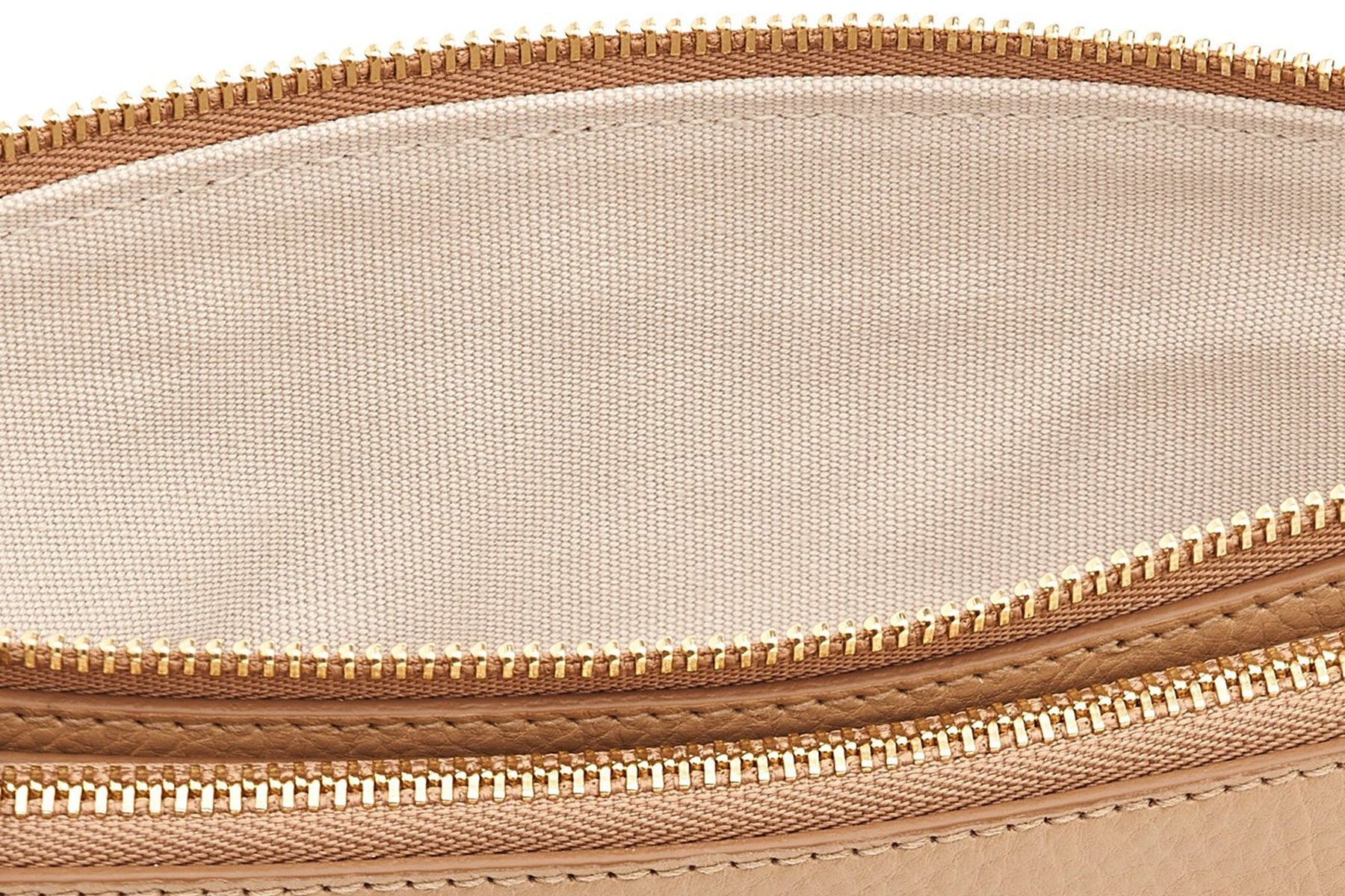 Flache Crossbodybag aus Naturleder in hellem Braun - Roseto Taschen Crossbody & Schultertasche Il Bisonte 
