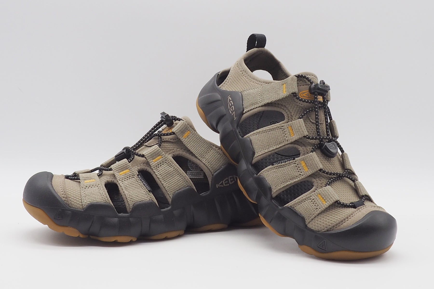 Herren Outdoor geschlossene Sandale aus technischer Faser in Oliv Herren Sommer Schuhe Keen 