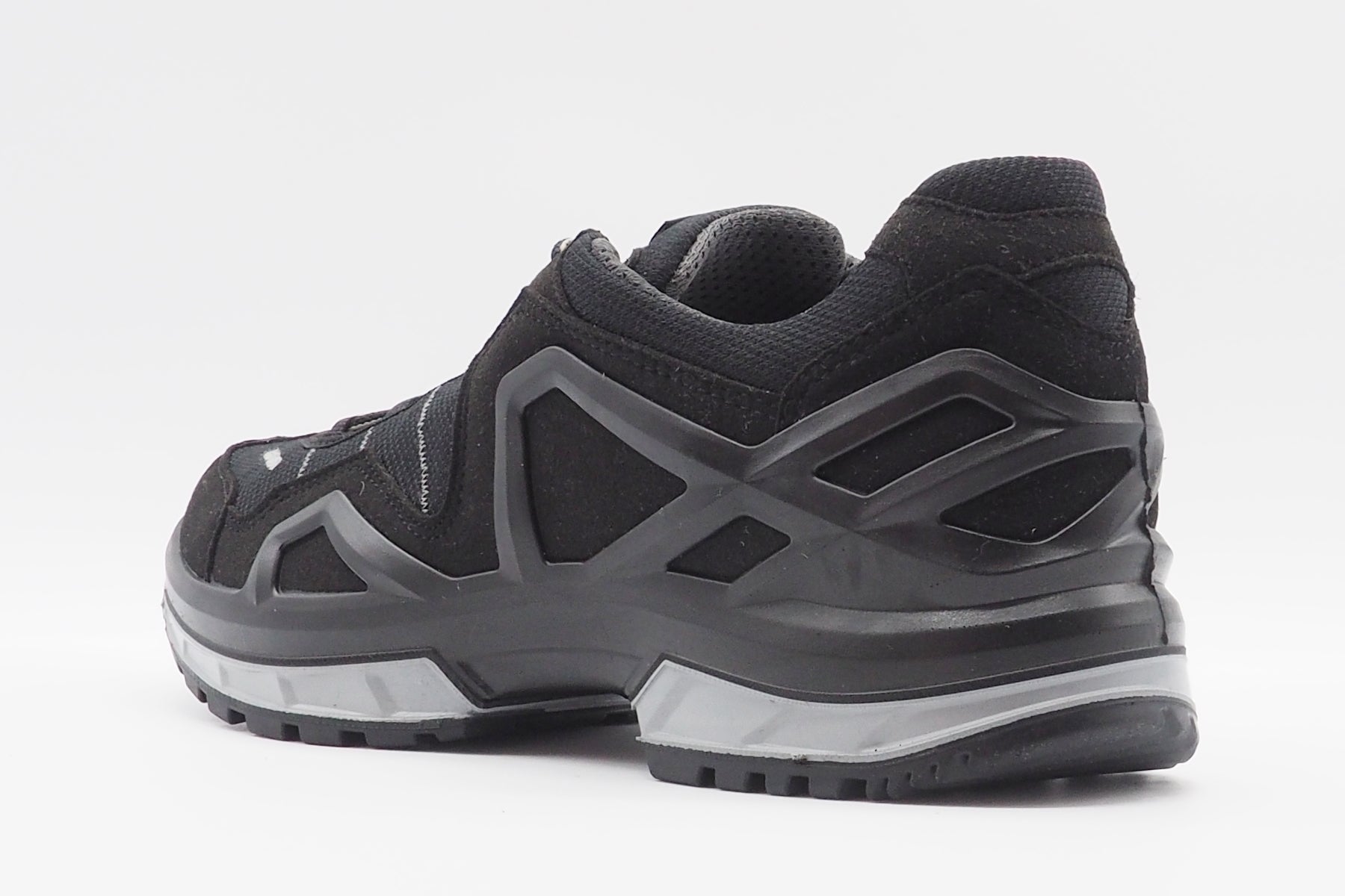 Herren Outdoor Sneaker mit wasserdichter Goretex-Membrane in Schwarz - GORGON Herren Sneaker Lowa 