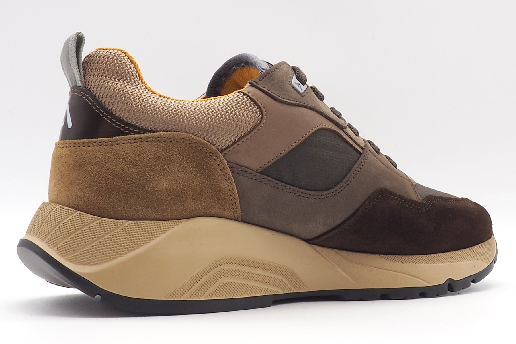 Herren Running Sneaker aus Mesh & Velours in Brauntönen Herren Sneaker Ambitious 