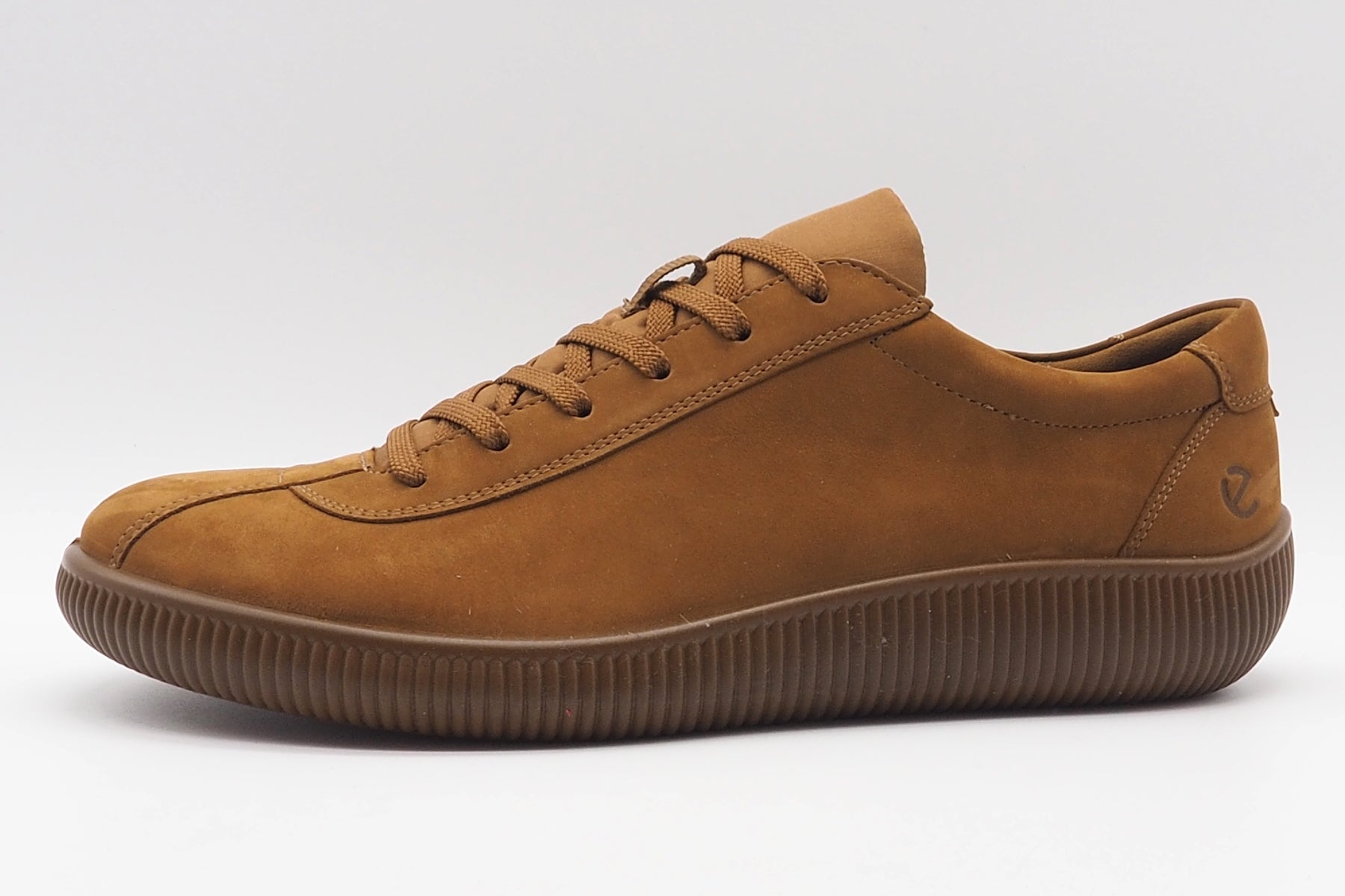 Herren Sneaker im Retrostil aus Nubukleder in Cognnac Herren Sneaker Ecco 