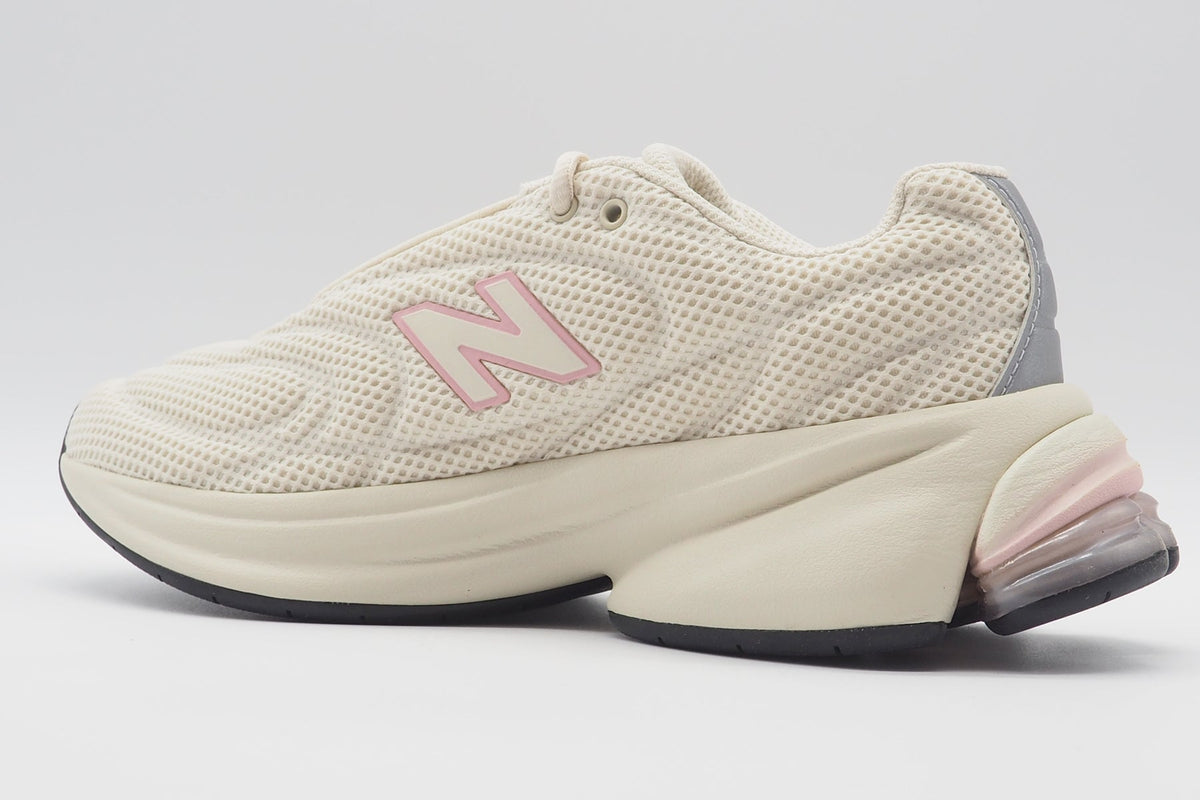 Ikonischer Damen Sneaker 5030 aus Mesh in Creme & Rosa Damen Sneaker New Balance 