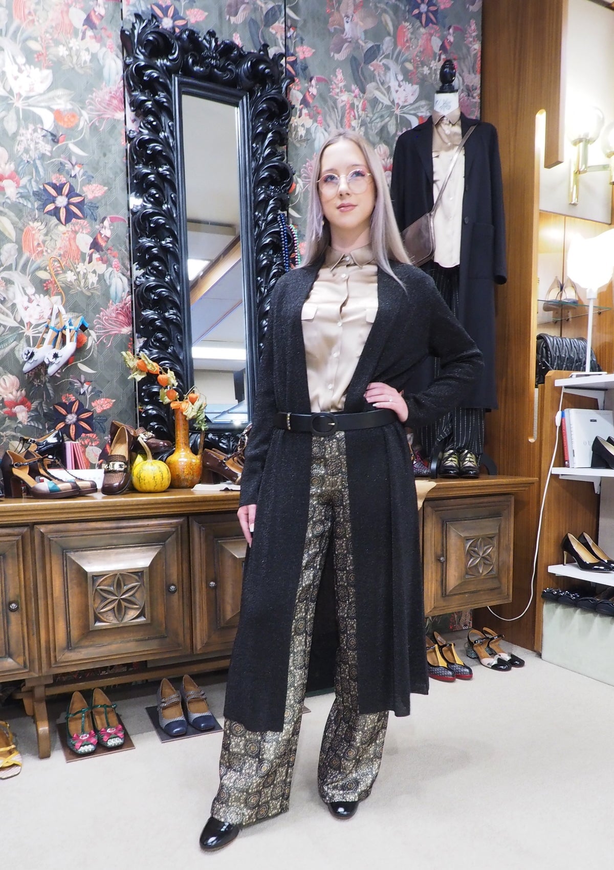 Knöchellanger Damenmantel mit gestricktem Bindegürtel aus Viskose in Schwarz Damen Ready to wear Fashion SIYU 