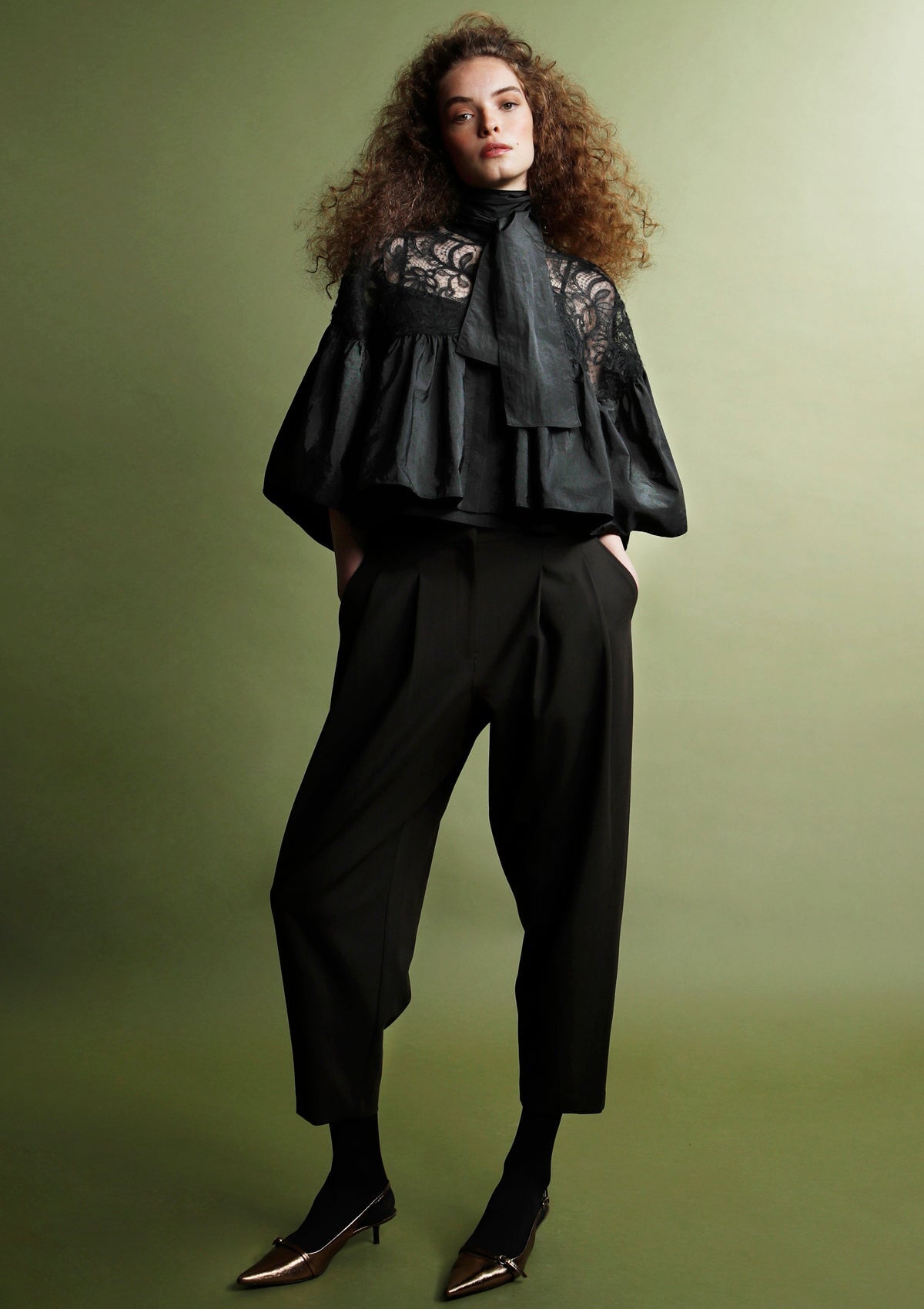 Lange Damenhose mit Falten aus Polyester & Viskose in Truffle Damen Hose Psophia 