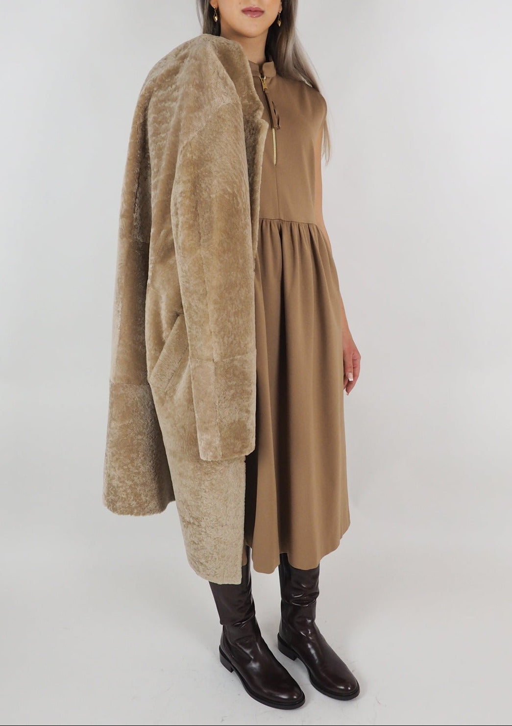 Langer Damemantel aus Lammfell in Beige - Tessa Damen Mantel Benedetta Novi 