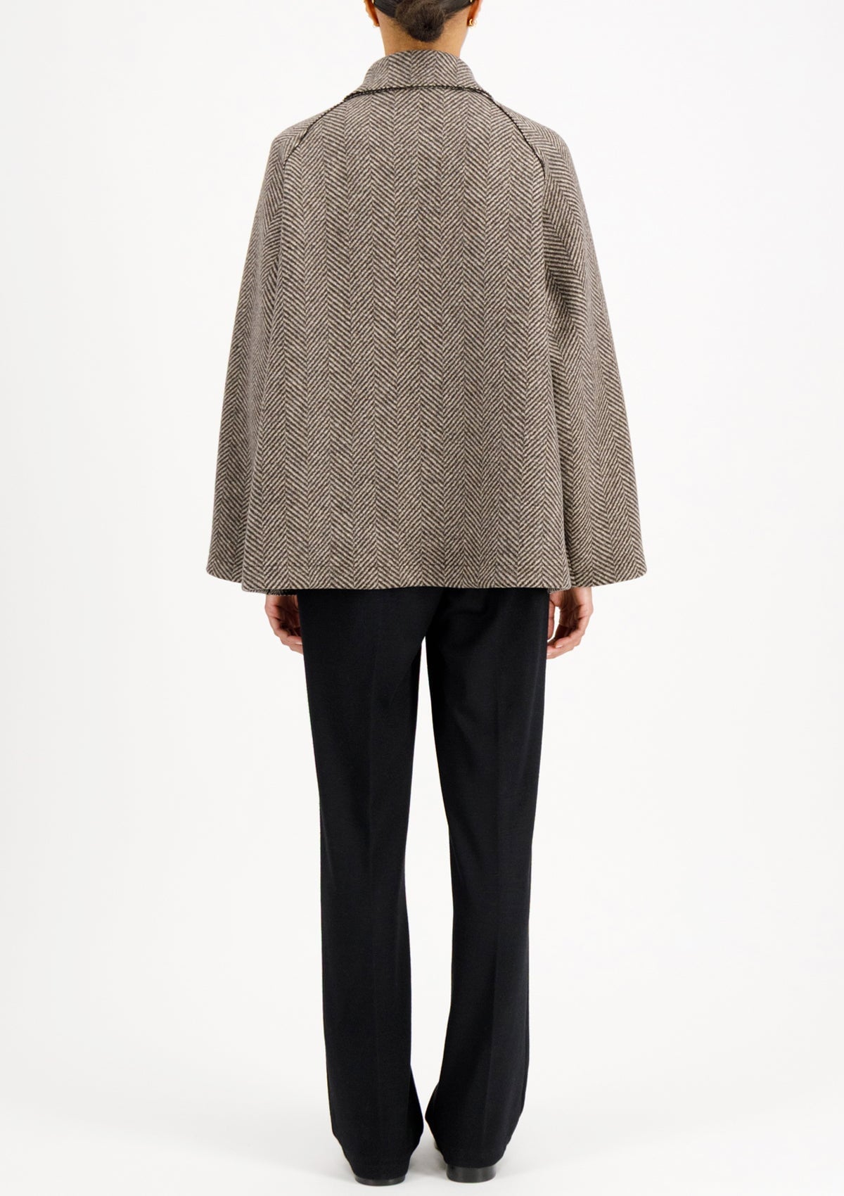 Position 4: Damen Raglan Jacke in Kaschmischung im Fischkrätmuster Creme & Braun Damen Mantel Harris Wharf London 