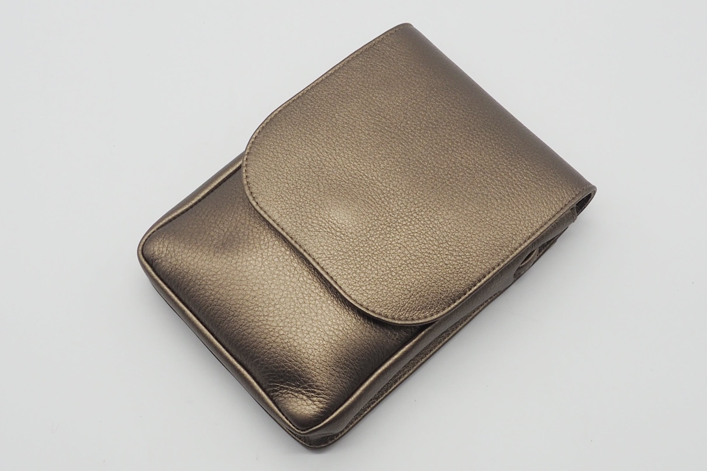Praktische Crossbodytasche aus Metallicleder in Bronze - Adily Taschen Crossbody & Schultertaschen Arche 