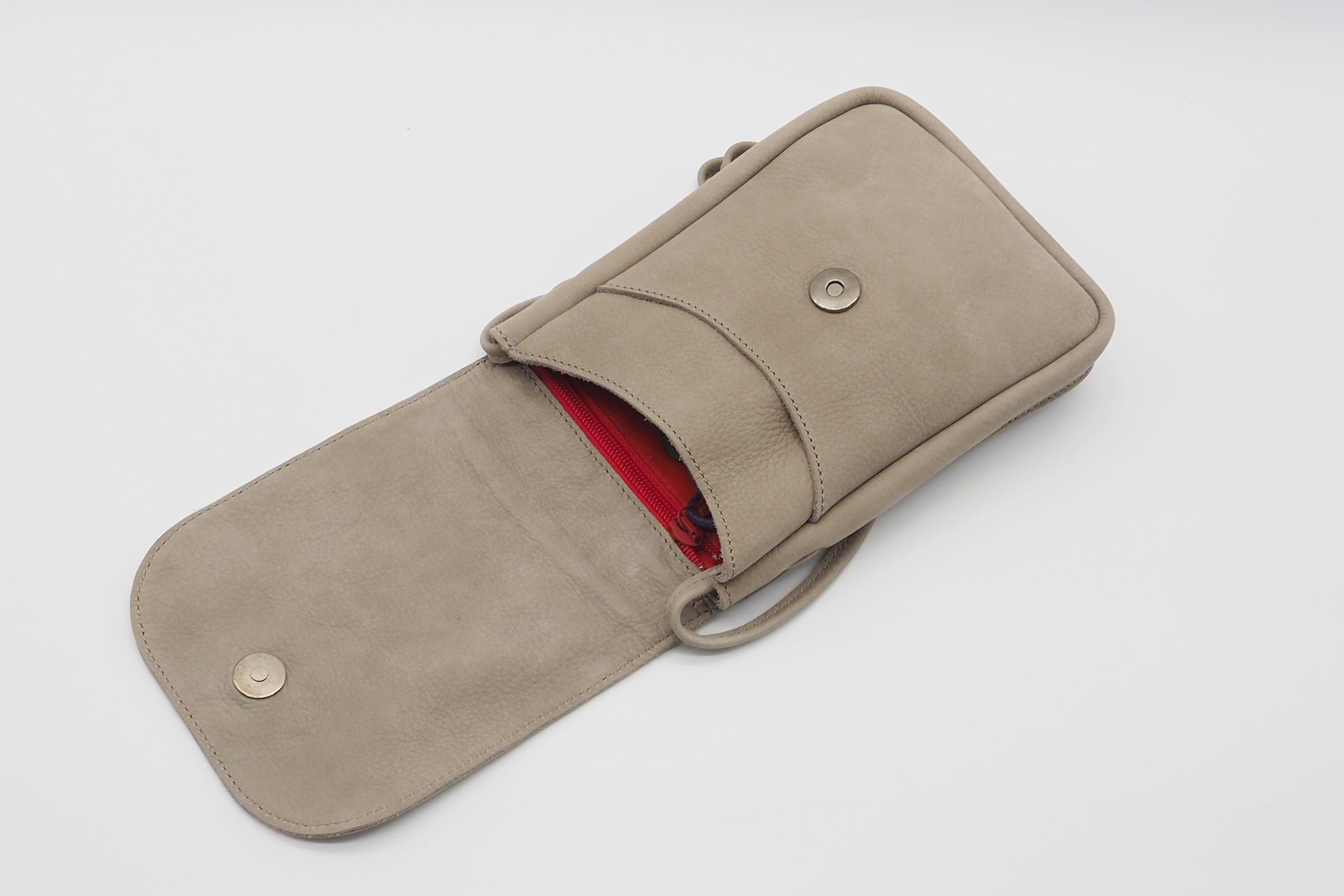 Praktische Crossbodytasche aus Nubukleder in Sand - Adily Taschen Crossbody & Schultertaschen Arche 