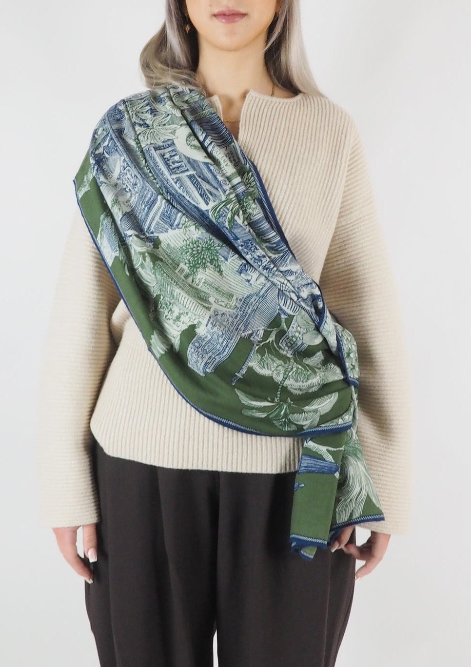 Schal aus Baumwolle & Seide mit historischem Rom-Motiv in Grün - Piranesi Accessoires Tücher & Schals Inoui E. 