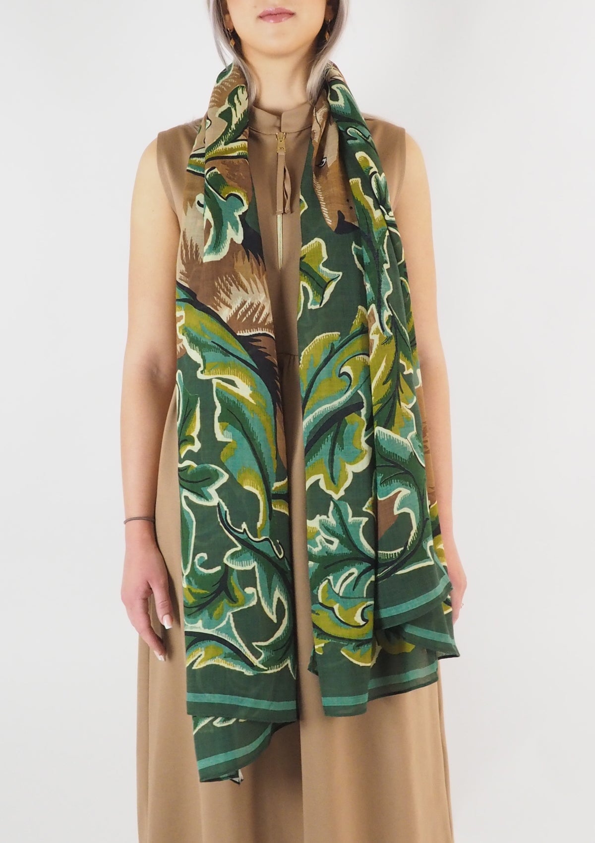 Schal aus Wolle mit einem Löwen & Fuchs in Khaki - Leonard Damen Accessoires Tücher & Schals Inoui E. 