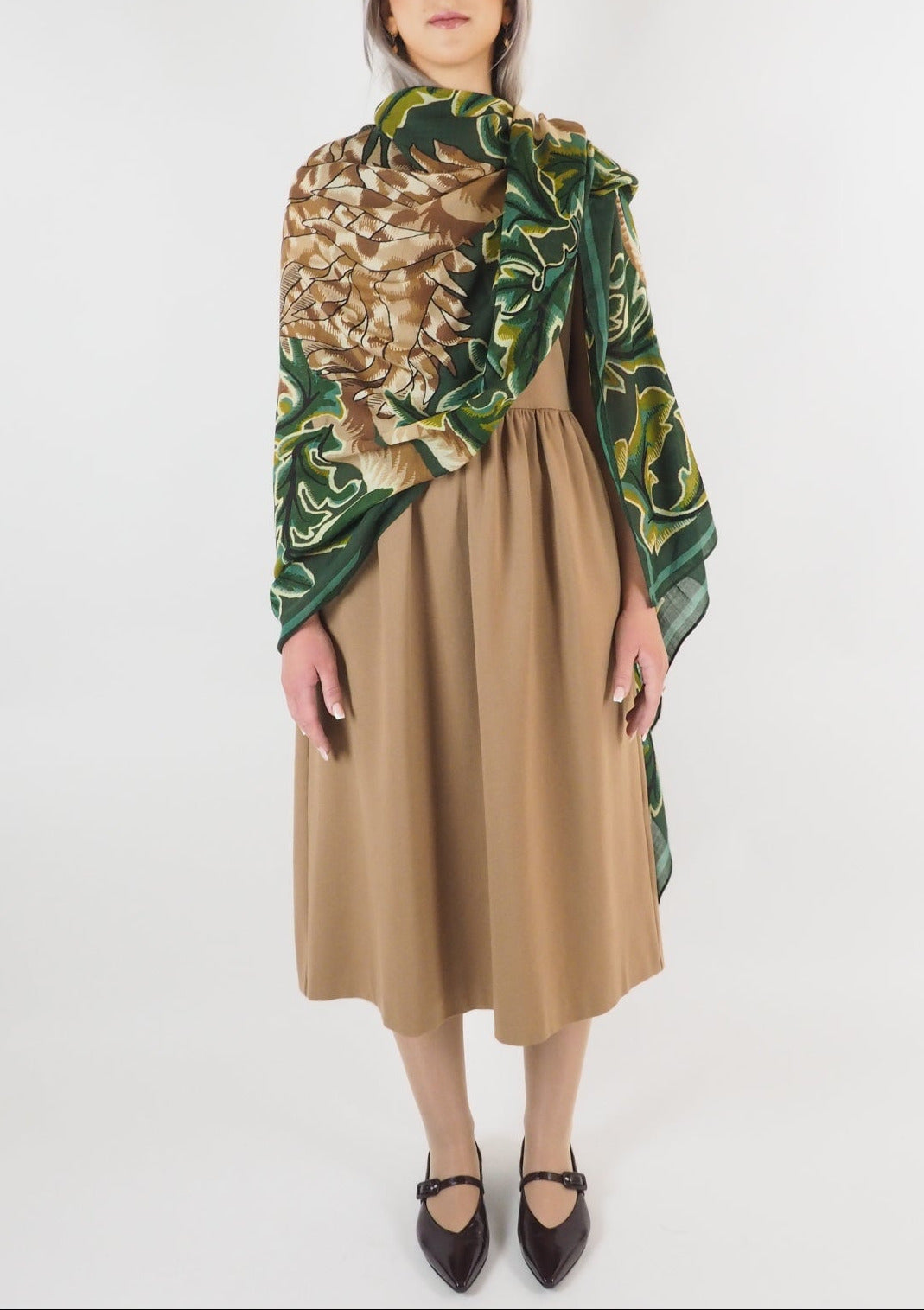 Schal aus Wolle mit einem Löwen & Fuchs in Khaki - Leonard Damen Accessoires Tücher & Schals Inoui E. 