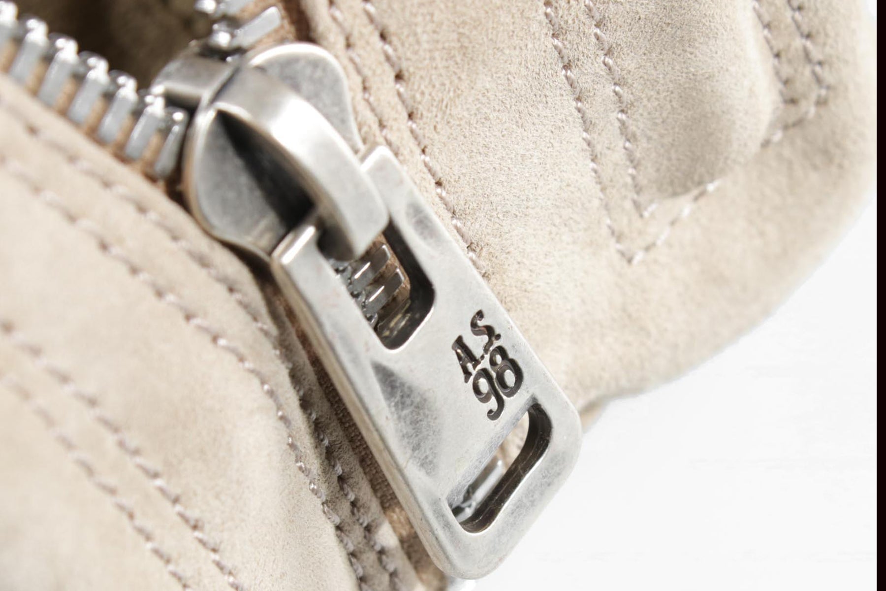 Schultertasche aus Nubukleder in Creme im Bowlingstil Taschen Crossbody & Schultertasche A.S. 98 