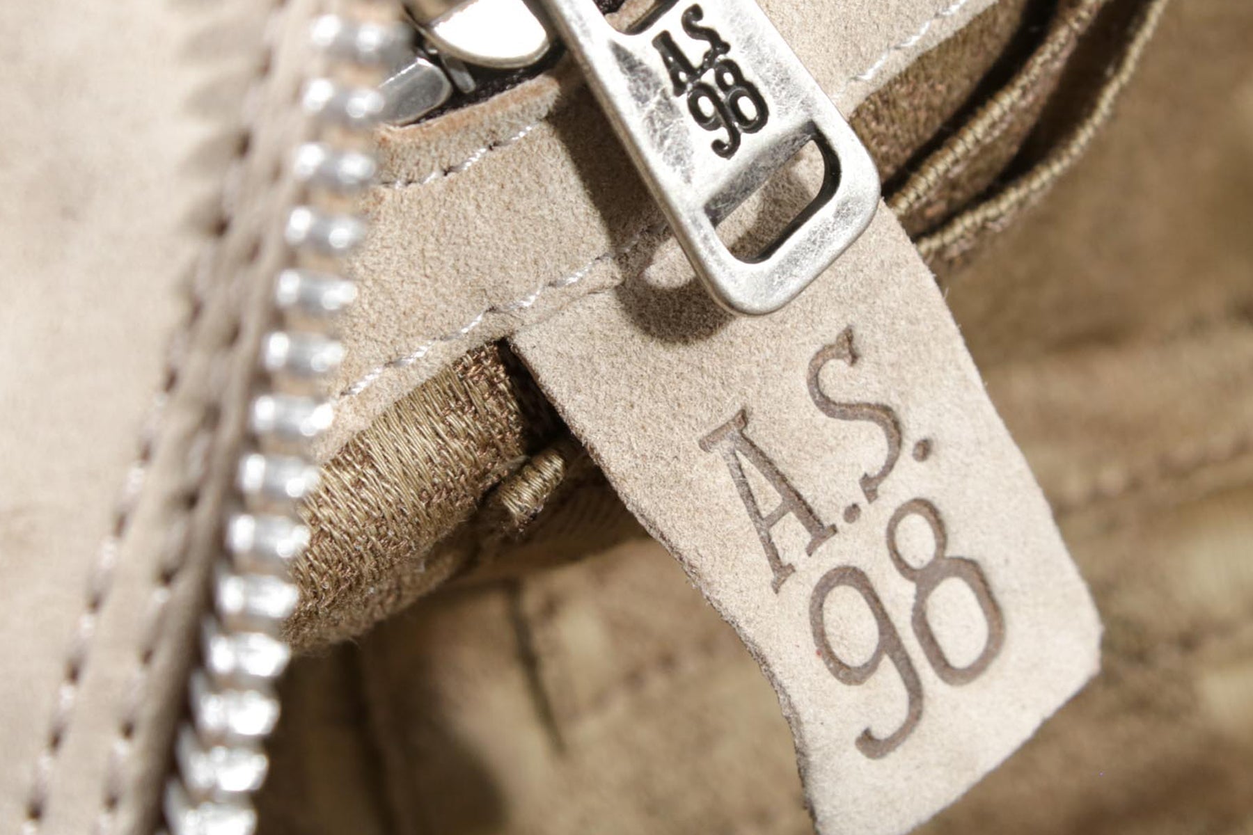 Schultertasche aus Nubukleder in Creme im Bowlingstil Taschen Crossbody & Schultertasche A.S. 98 