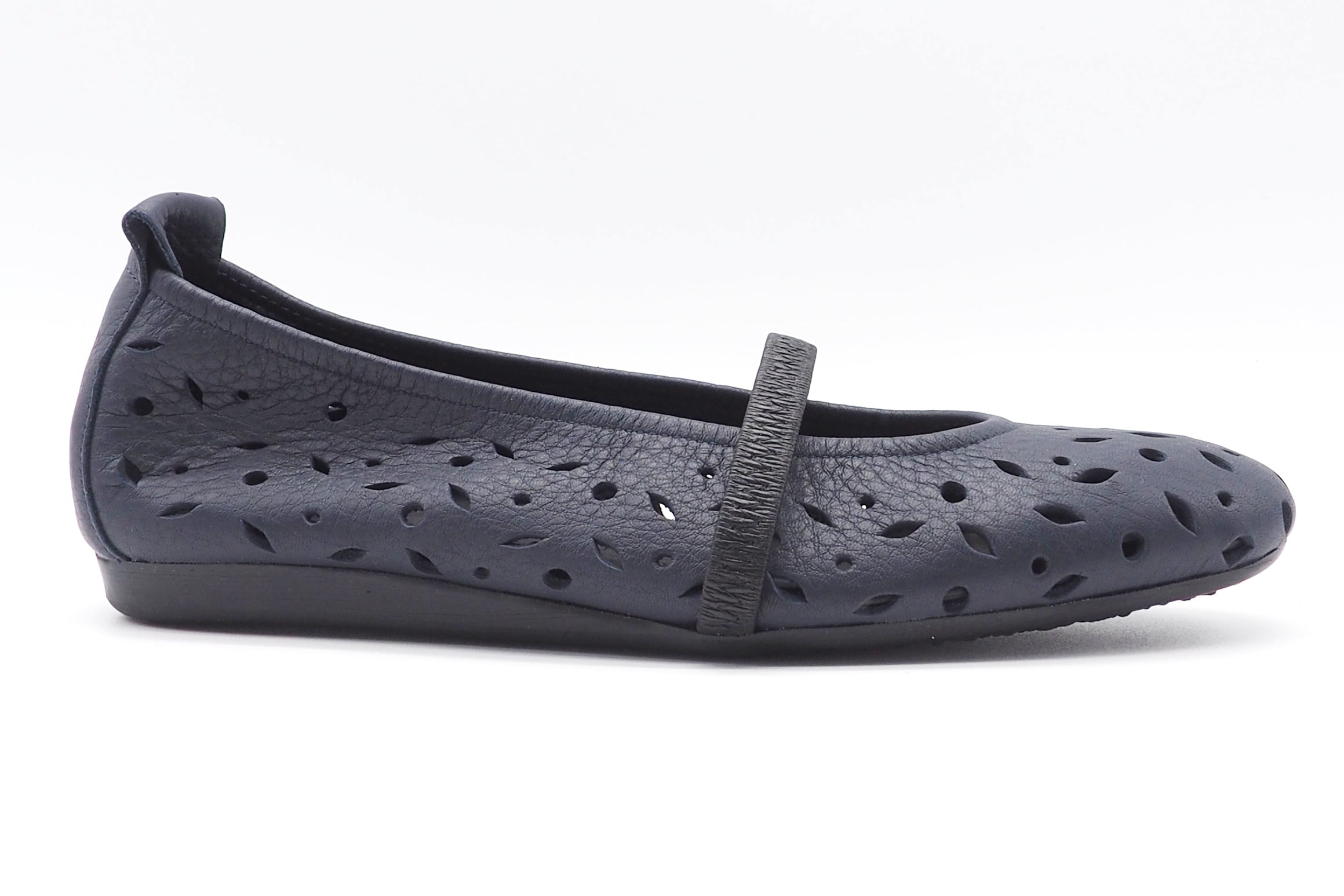 Softer Damen Ballerina aus perforiertem Leder in Blau mit Ristriemen - Lakiri Damen Ballerinas Arche 