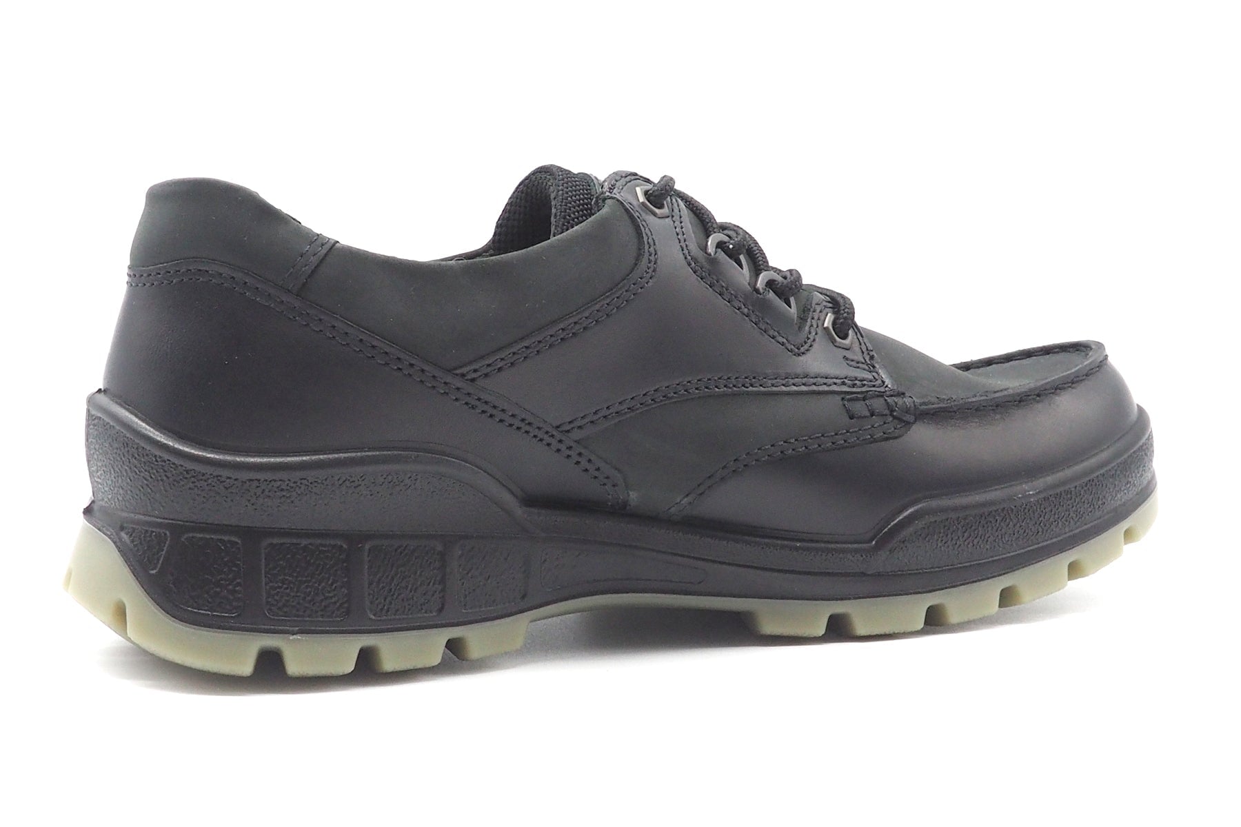 Sportiver Herren Halbschuh aus geöltem Nubuk in Schwarz & GORE-TEX® Membrane Herren Sneaker Ecco 