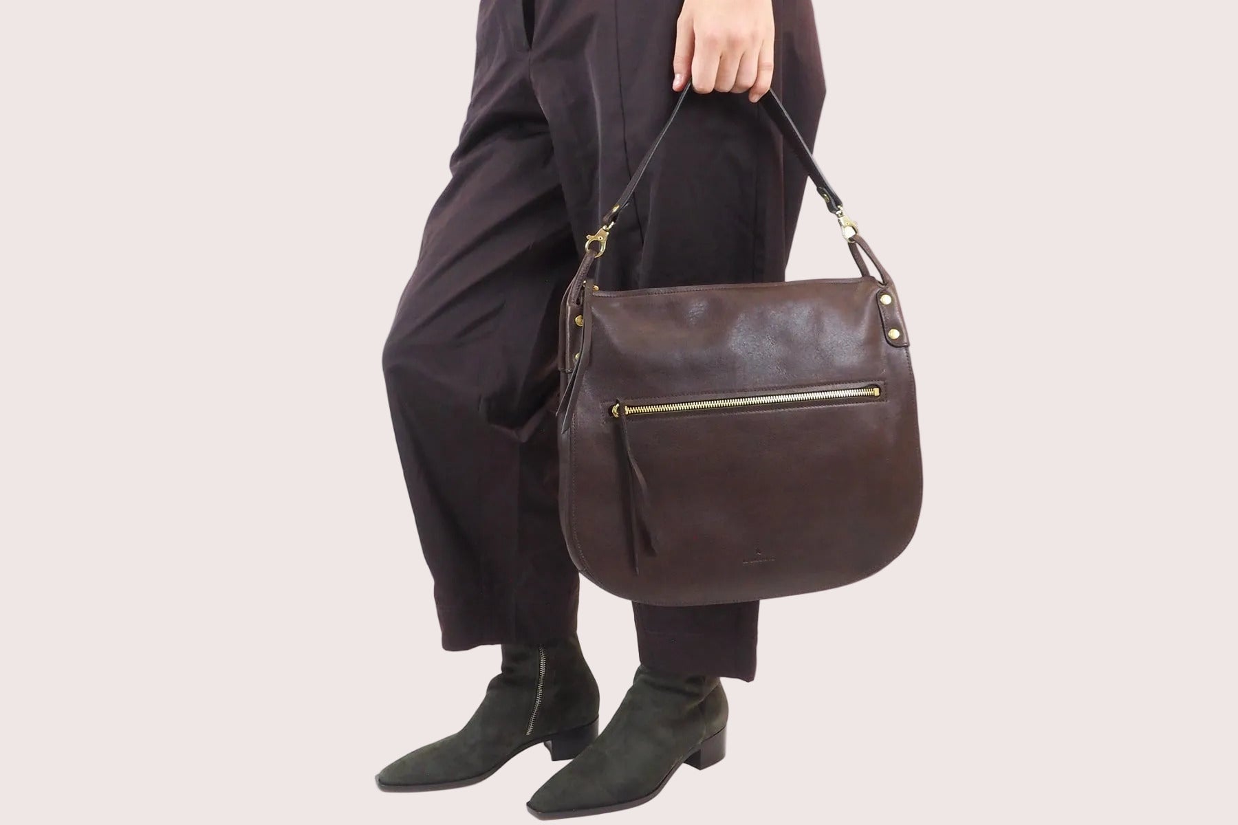 Stilvolle Schulter- und Crossbodytasche aus Naturleder in Dunkelbraun - Essenza Taschen Crossbody & Schultertasche Il Bisonte 