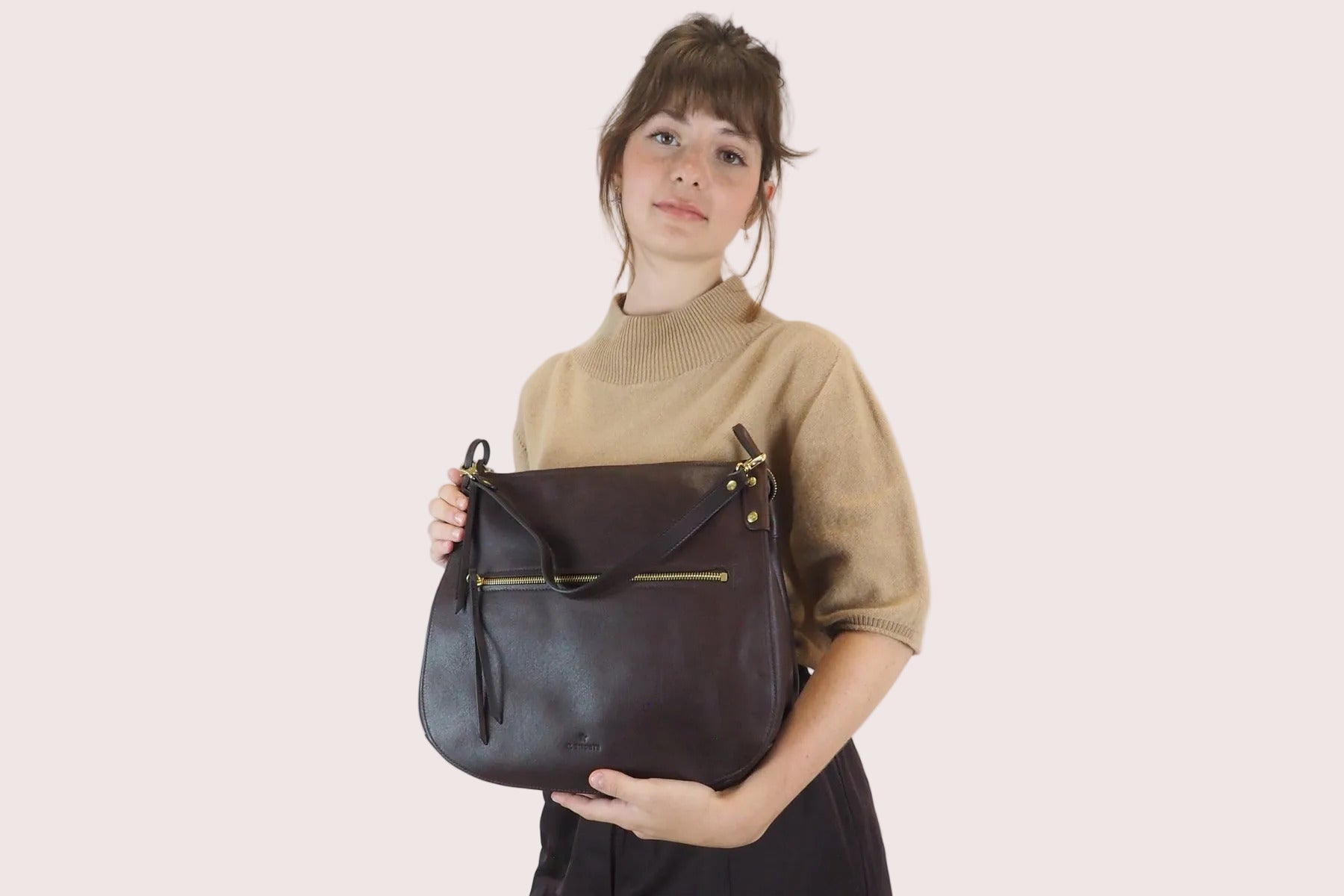 Stilvolle Schulter- und Crossbodytasche aus Naturleder in Dunkelbraun - Essenza Taschen Crossbody & Schultertasche Il Bisonte 