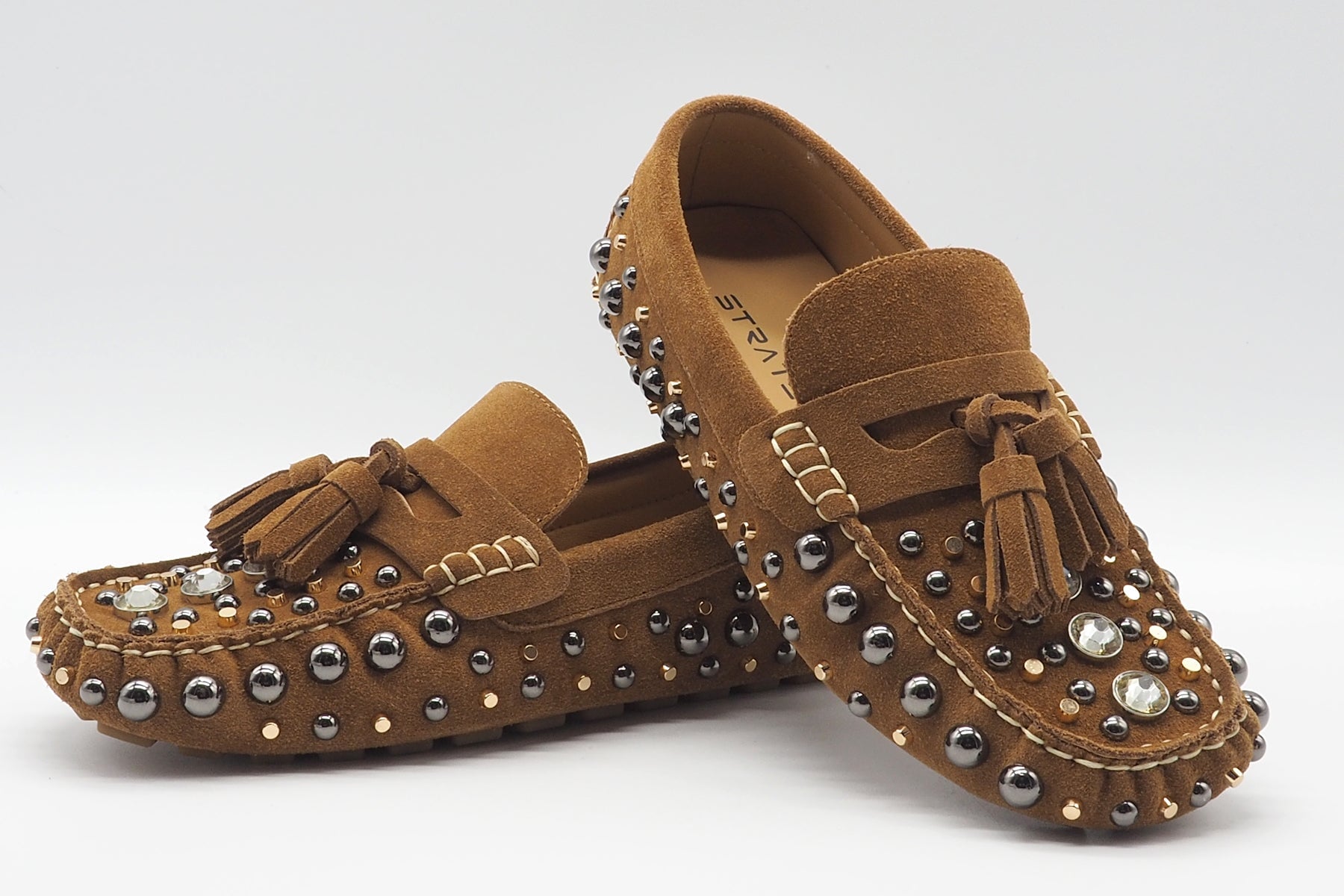 Stylischer Damen Moccassin aus Velours in Braun mit Nieten & Steinen Damen Loafers & Schnürer Strategia 