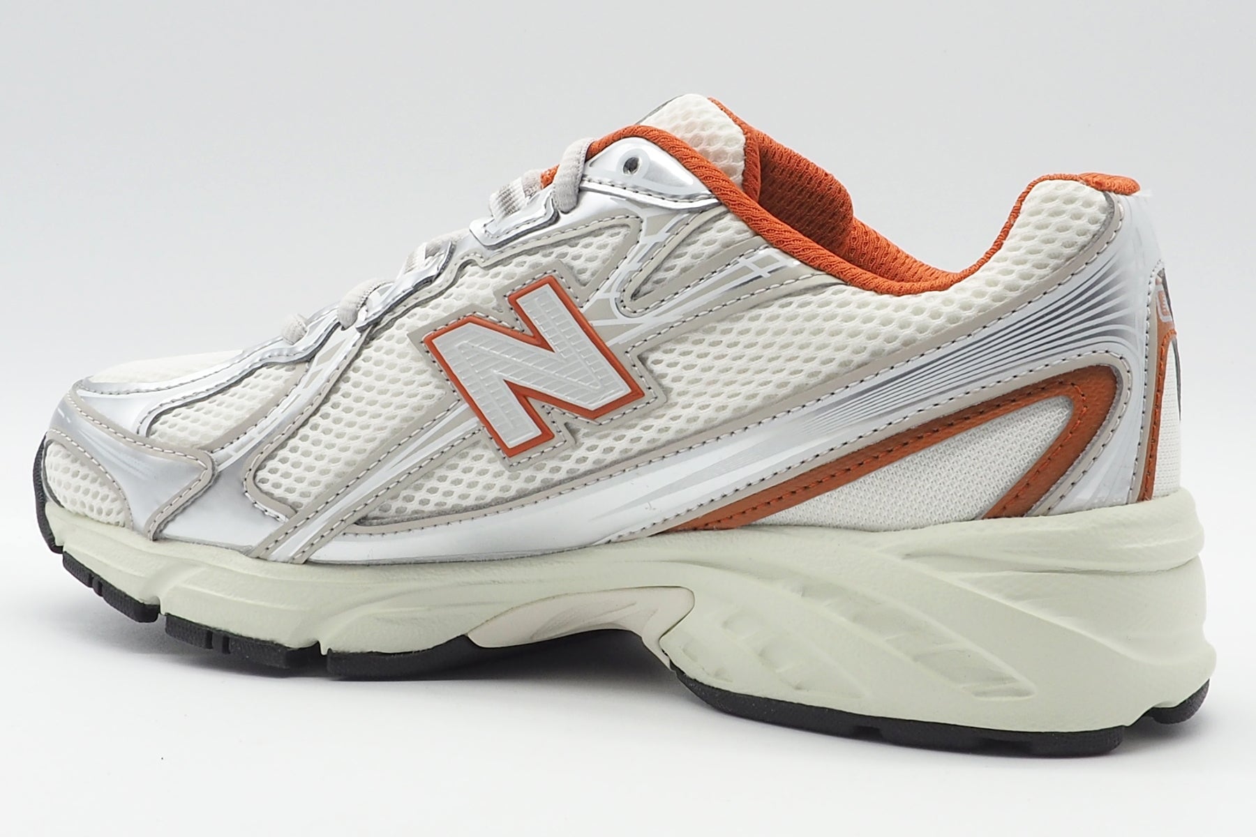 Stylischer Damen Sneaker 740 aus Mesh & Eco-Pelle in Weiß, Silber & Orange Damen Sneaker New Balance 