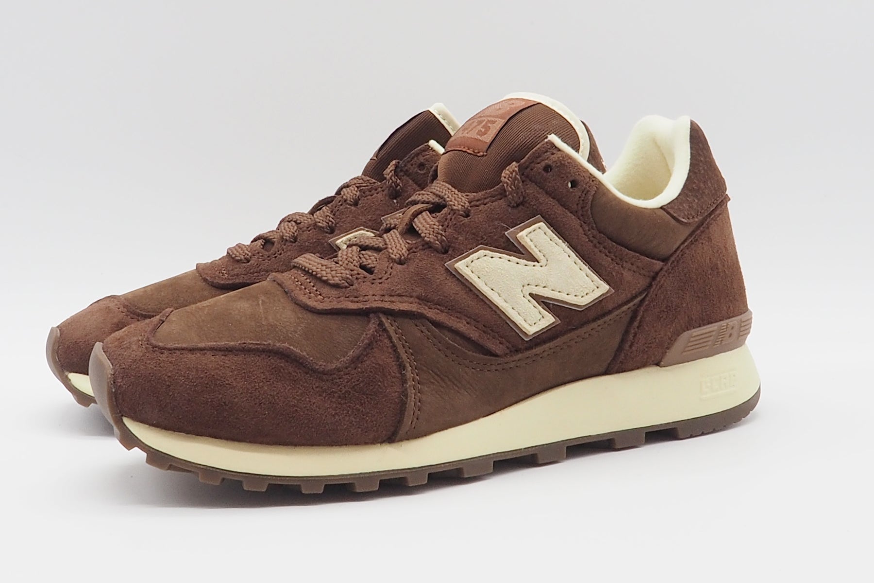 Stylischer Herren Sneaker 475 aus Nubukleder in Rotbraun Herren Sneaker New Balance 