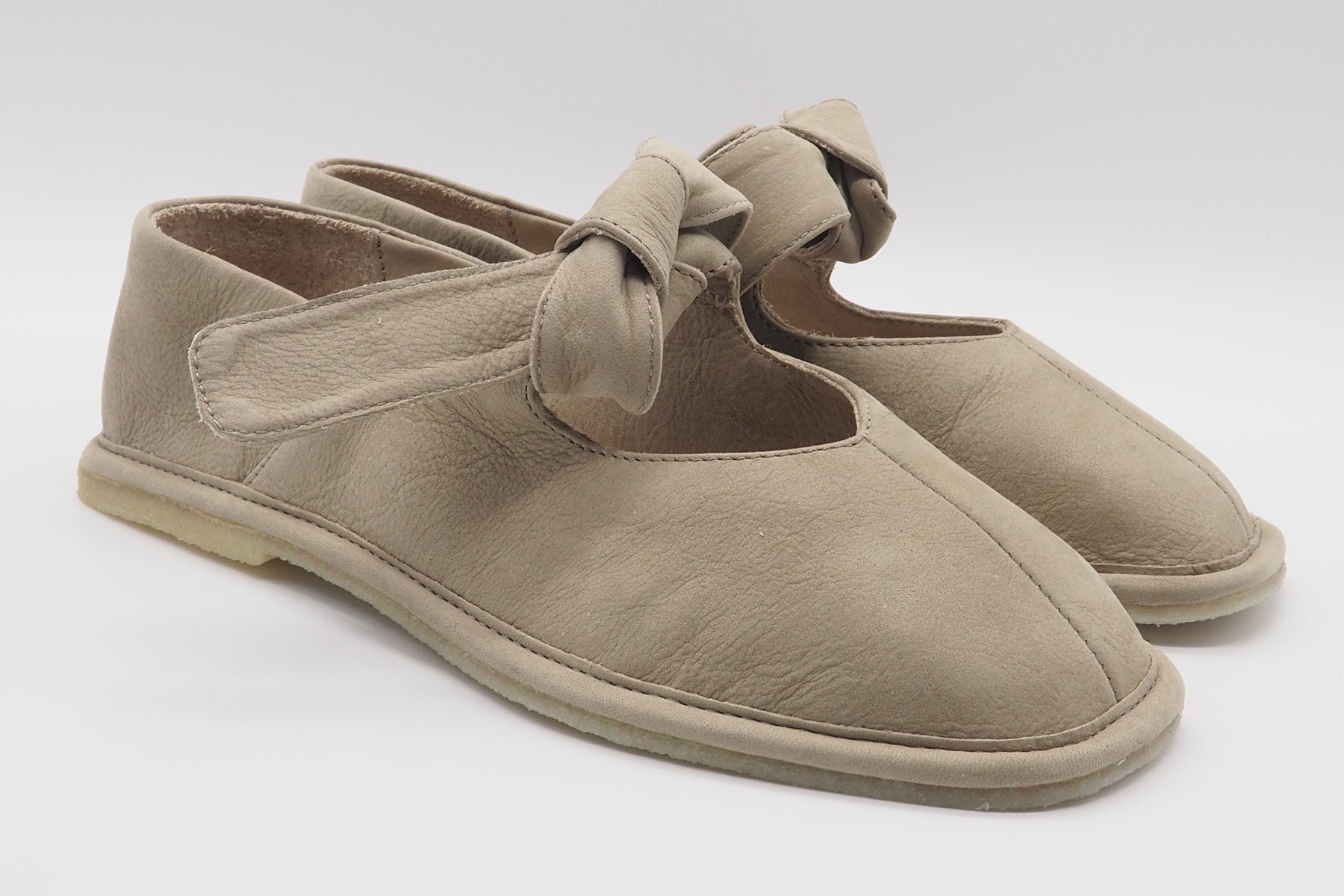 Weicher Bio-Damen Ballerina aus Nubukleder in Olivgrün mit Ristschleife Damen Ballerinas Werner 