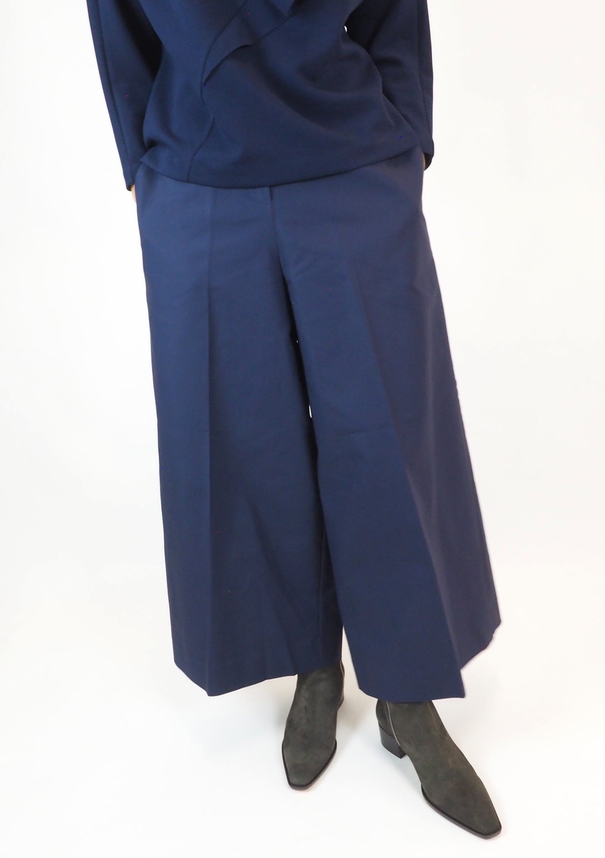 Weite Damenhose im Culotte-Stil aus 100% Baumwolle in Dunkelblau Damen Hose Psophia 