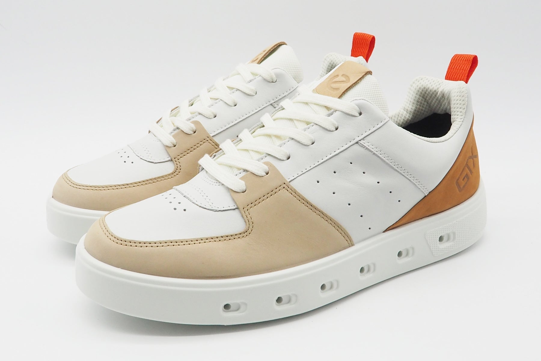 Cooler Herren Sneaker aus Glatt- & Nubukleder in Weiß & Beige - Street 720 - GORE-TEX® SURROUND® Herren Sneaker Ecco 