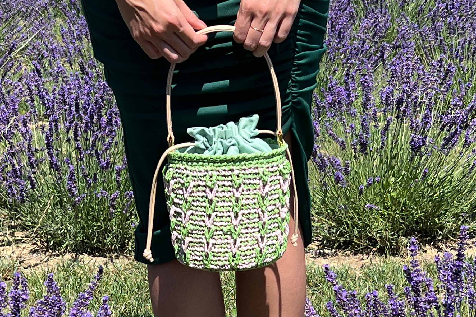Crossbody-Tasche aus Bast und Baumwolle in Grün & Rosa Handtaschen Capaf