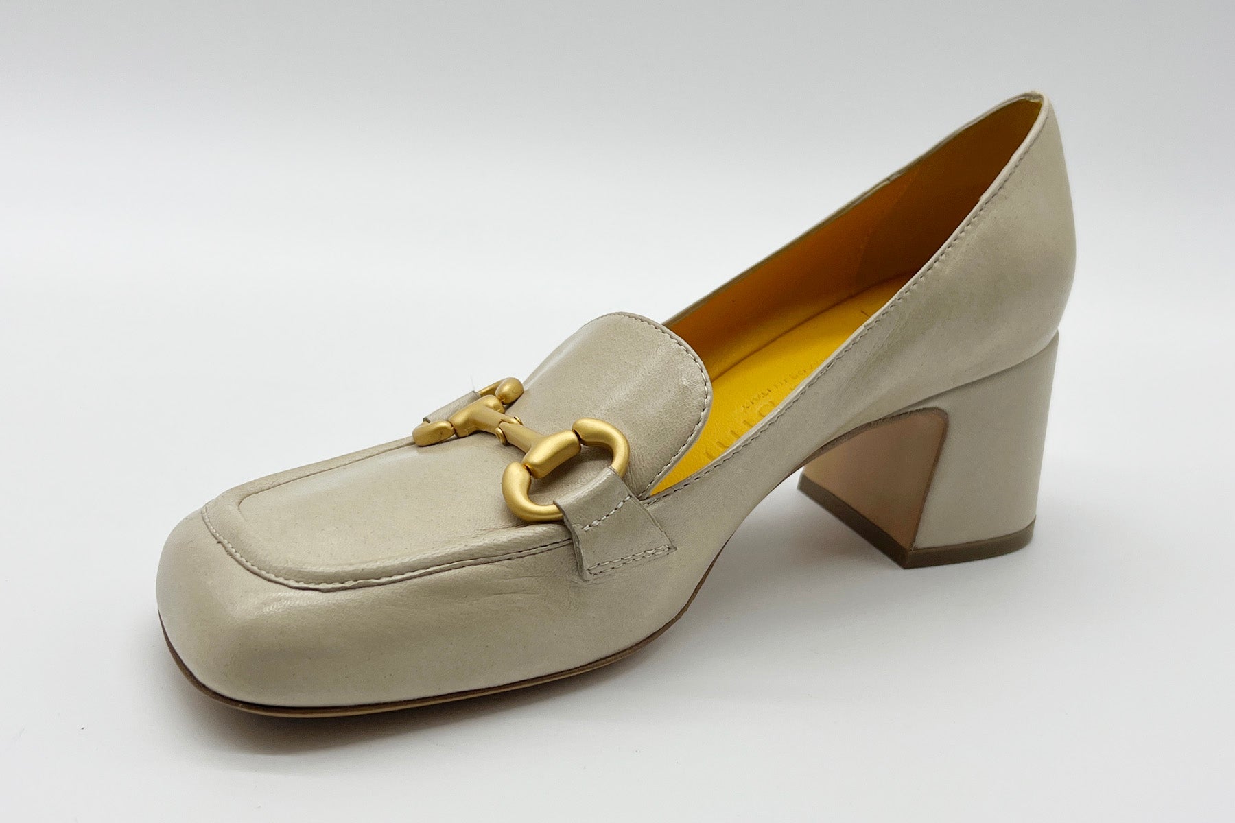 Damen Loafer aus Glattleder in Sand mit Absatz Damen Loafers & Schnürer Mara Bini