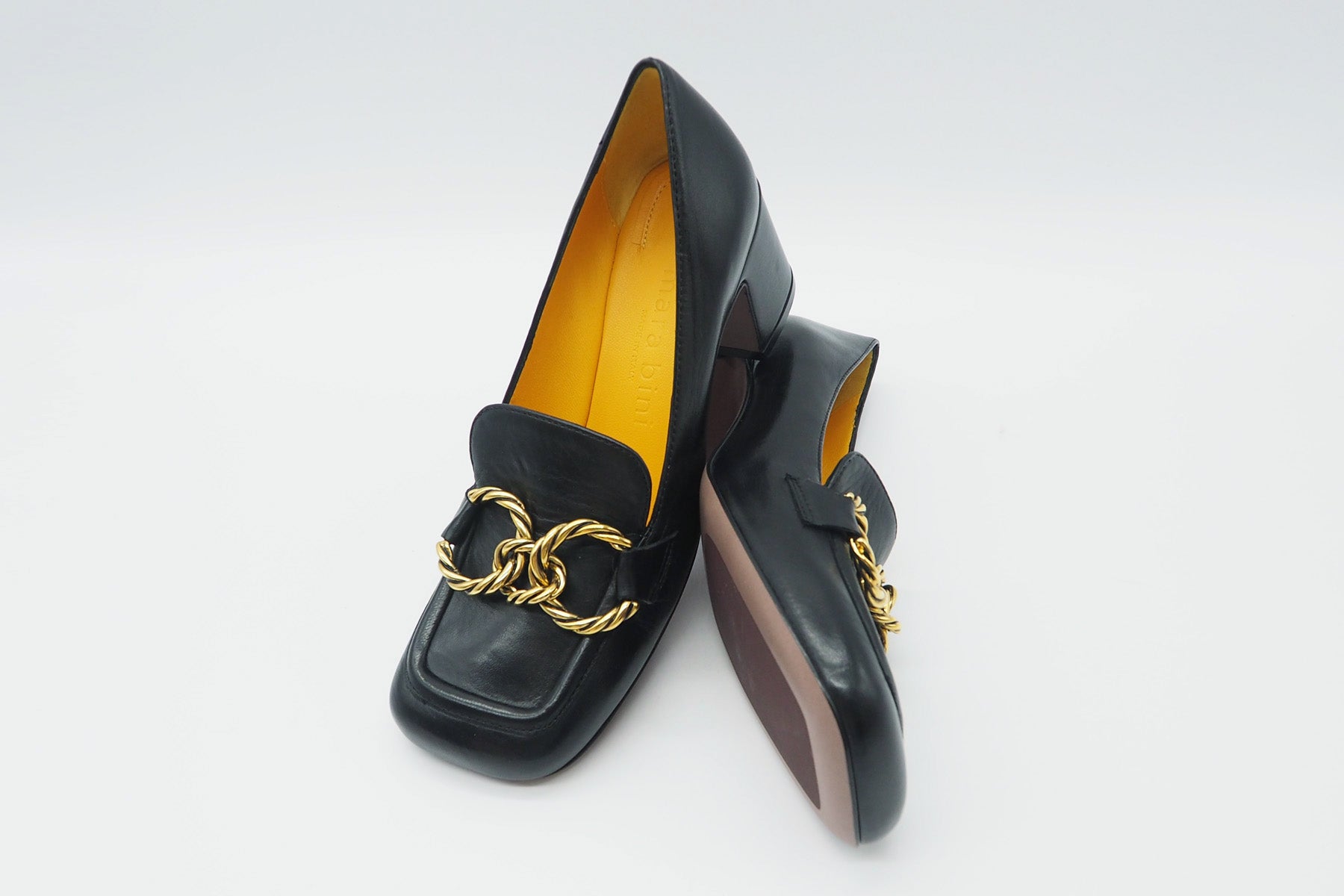 Damen Loafer mit Absatz aus Glattleder in Schwarz mit goldener Kette Damen Loafers & Schnürer Mara Bini