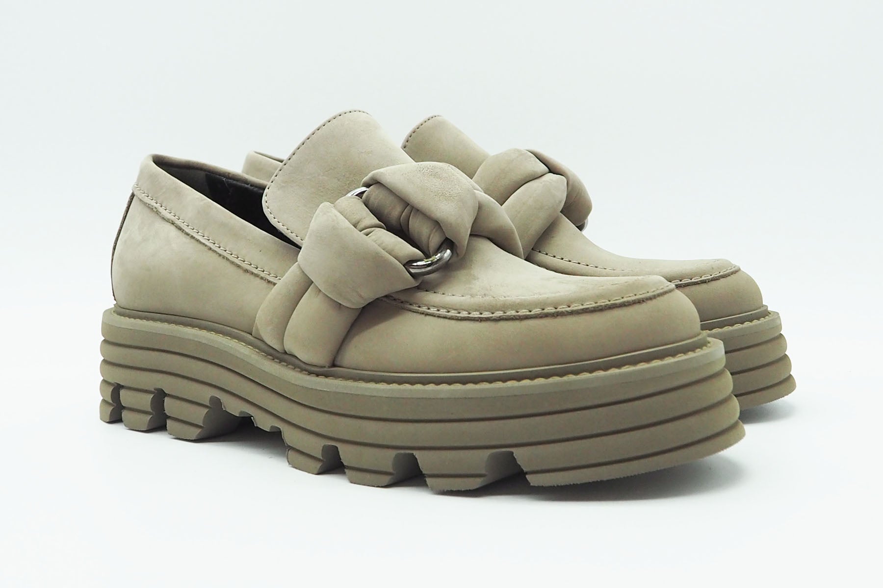 Damen Loafer mit flacher Plateau-Sohle aus Nubukleder in Sand- Absatz 4cm Damen Loafers & Schnürer Kennel & Schmenger