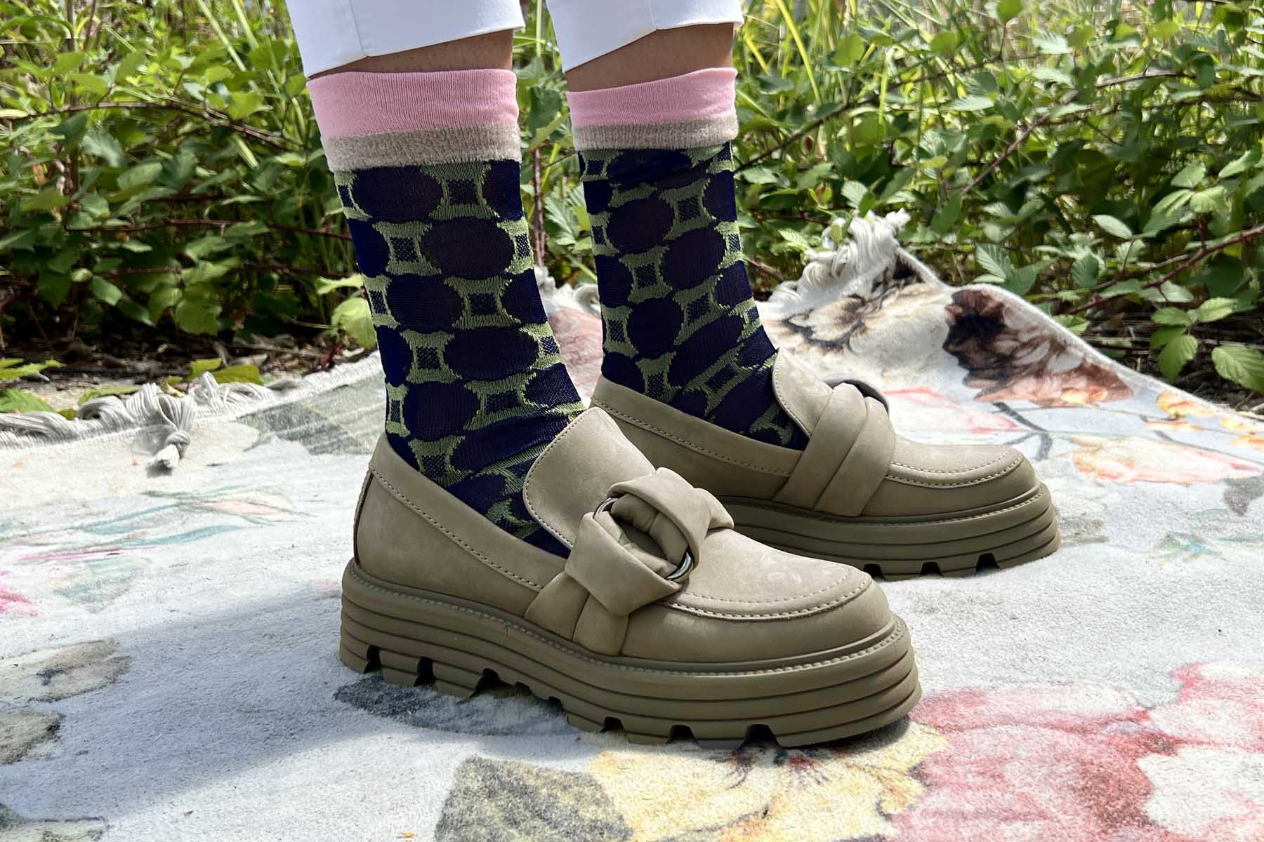 Damen Loafer mit flacher Plateau-Sohle aus Nubukleder in Sand- Absatz 4cm Damen Loafers & Schnürer Kennel & Schmenger
