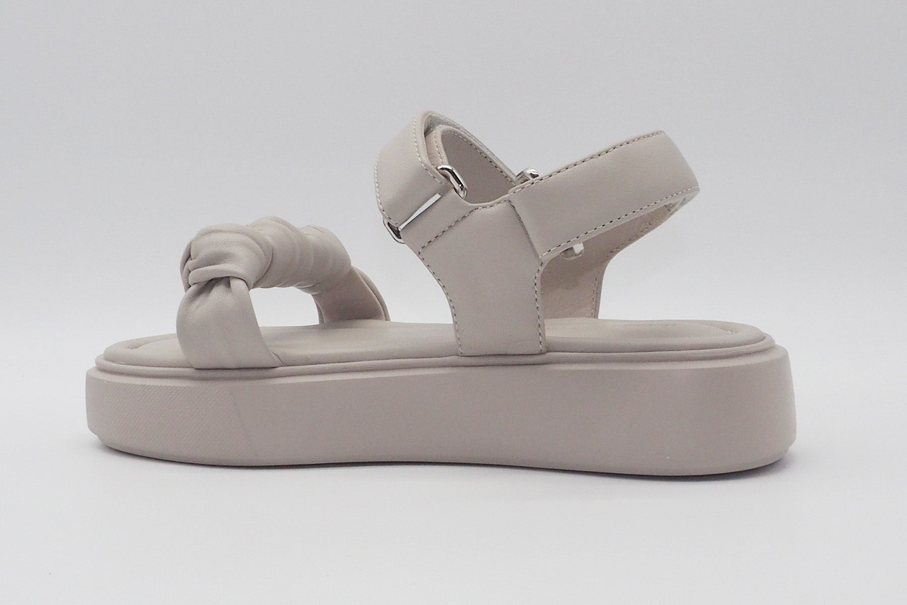 Damen Plateau-Sandale aus Nappaleder in Creme Damen Sandalen Kennel & Schmenger