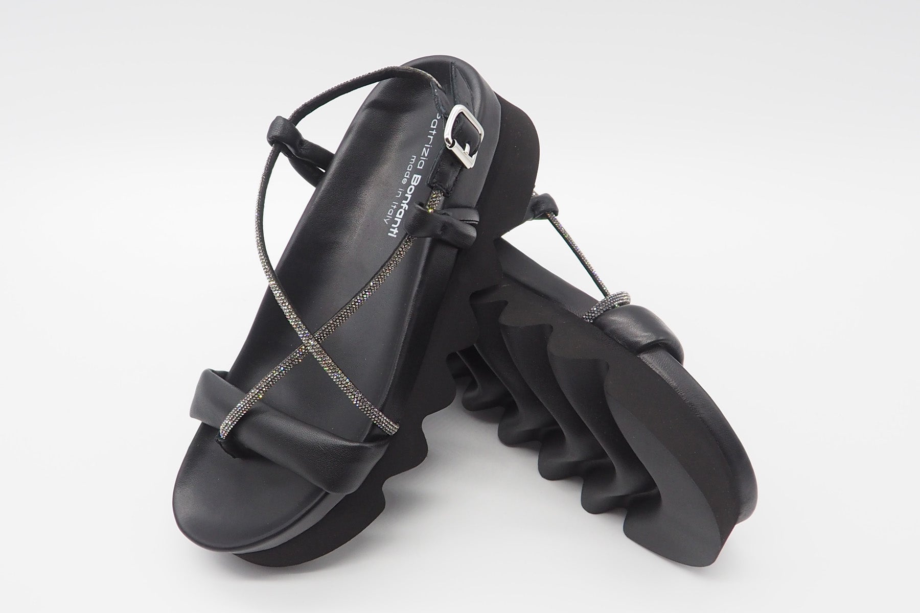 Damen Sandale aus softem Nappaleder in Schwarz mit Zehensteg Damen Sandalen Patrizia Bonfanti