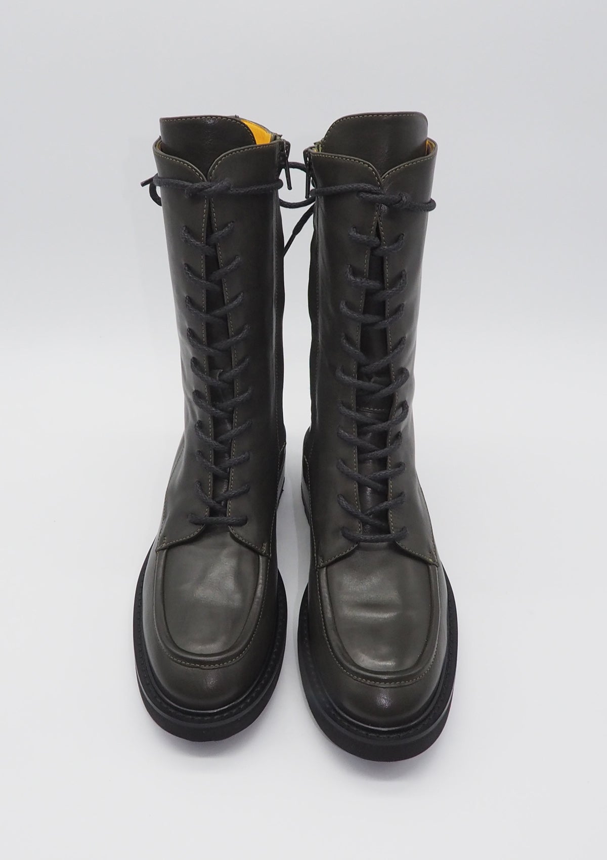 Damen Schnürboots im Combatstil aus Handschuhleder in Military Green Damen Schnürboots Mara Bini