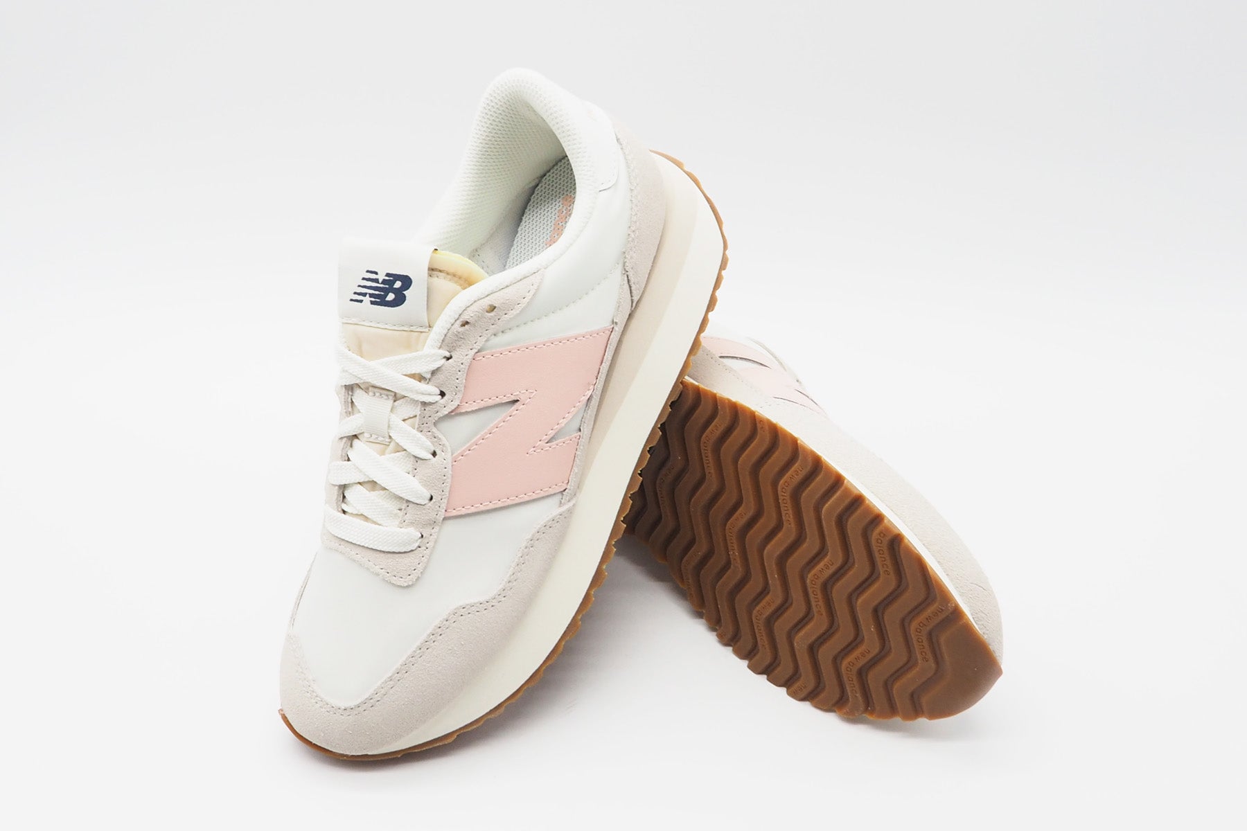 Damen Sneaker 237 aus Veloursleder & Nylon in Weiß, Sand & Rosé Damen Sneakers New Balance 