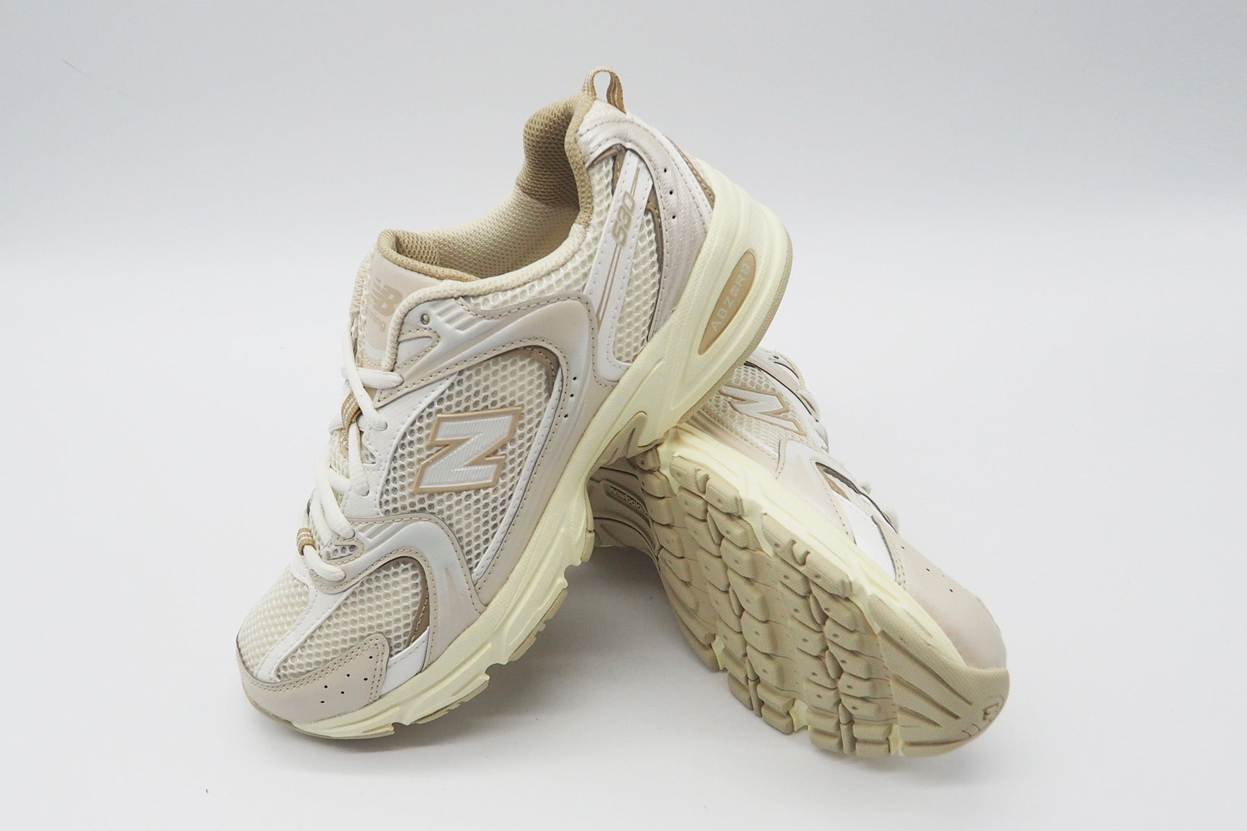 New balance hotsell beige damen