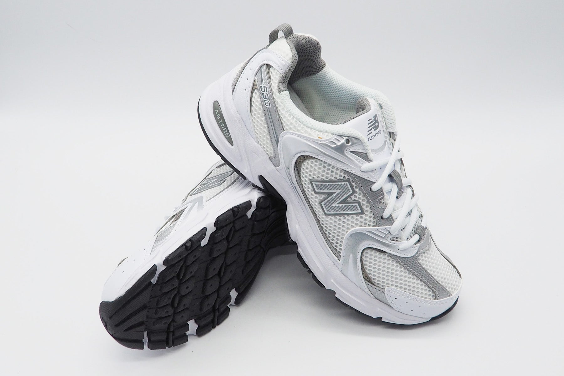 New Balance – 530 – Sneaker in Weiß und Grau