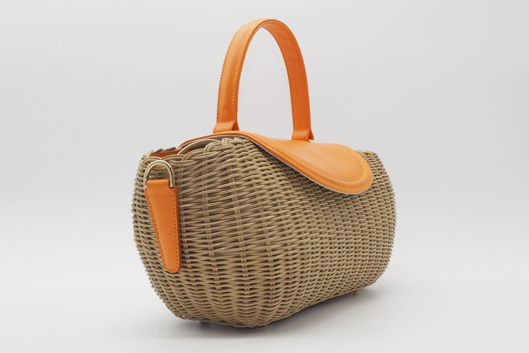 Korbtasche aus handgeflochtener Weide in Natur mit Überschlag aus Leder in Orange Taschen Crossbody & Schultertaschen Capaf 